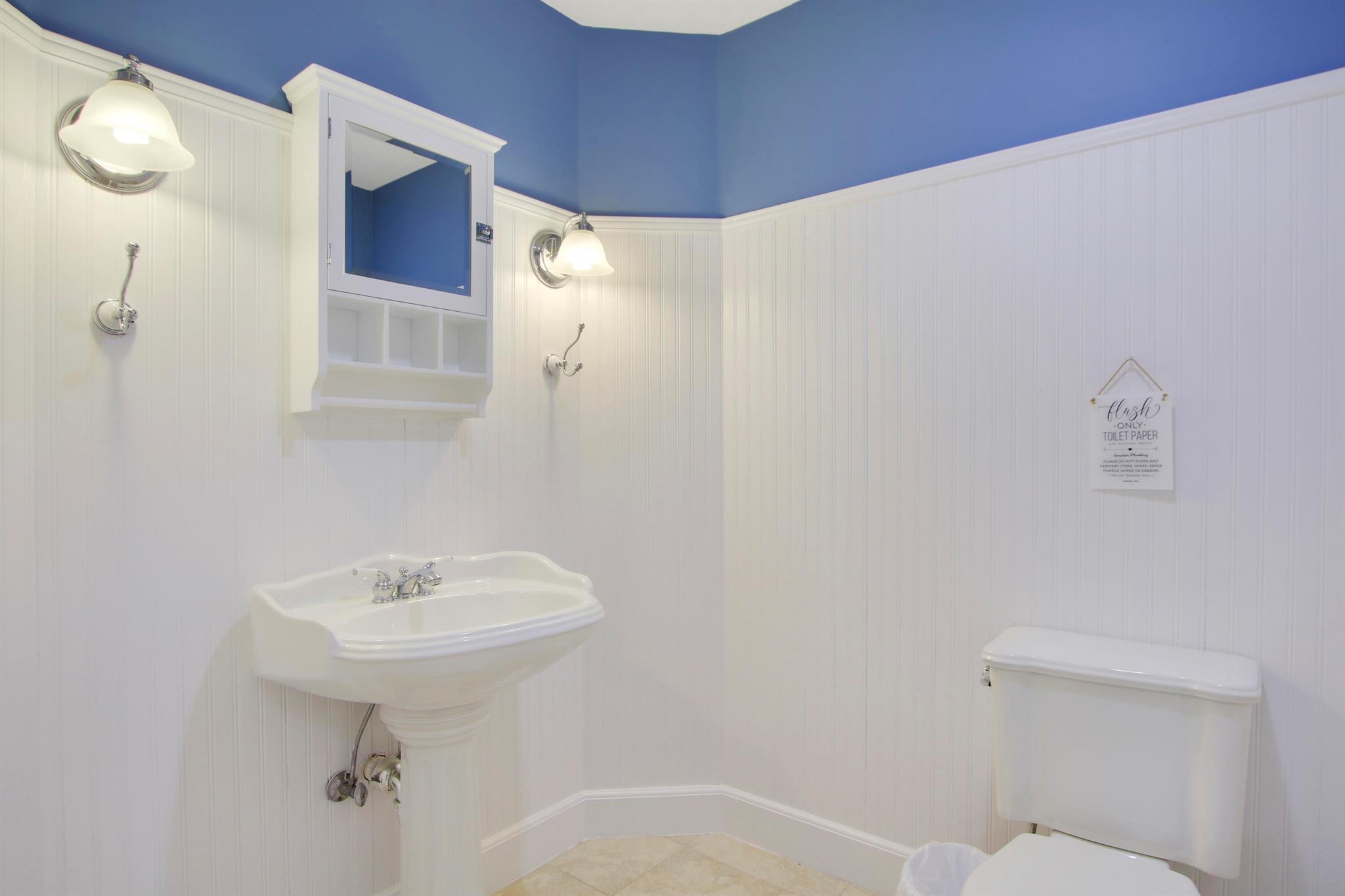 8538 SE Coconut Street