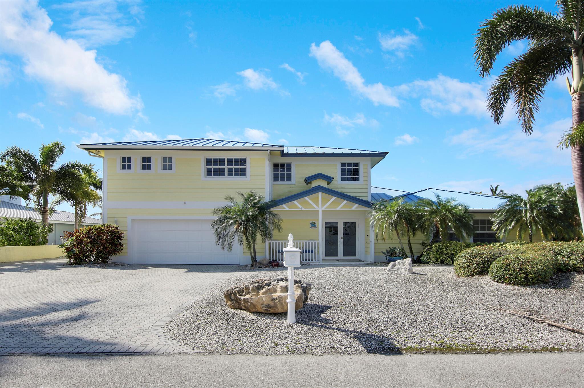 8538 SE Coconut Street