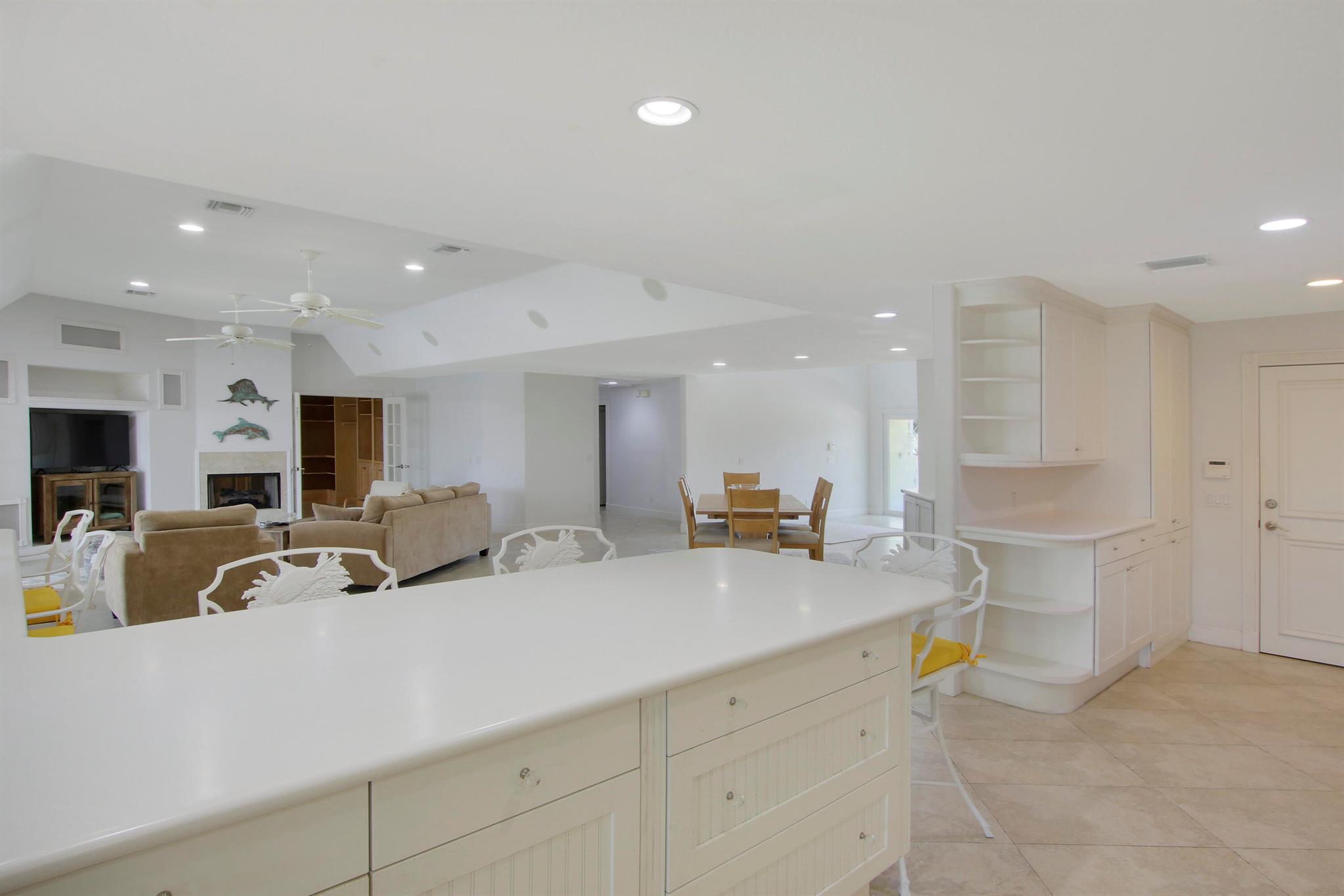 8538 SE Coconut Street