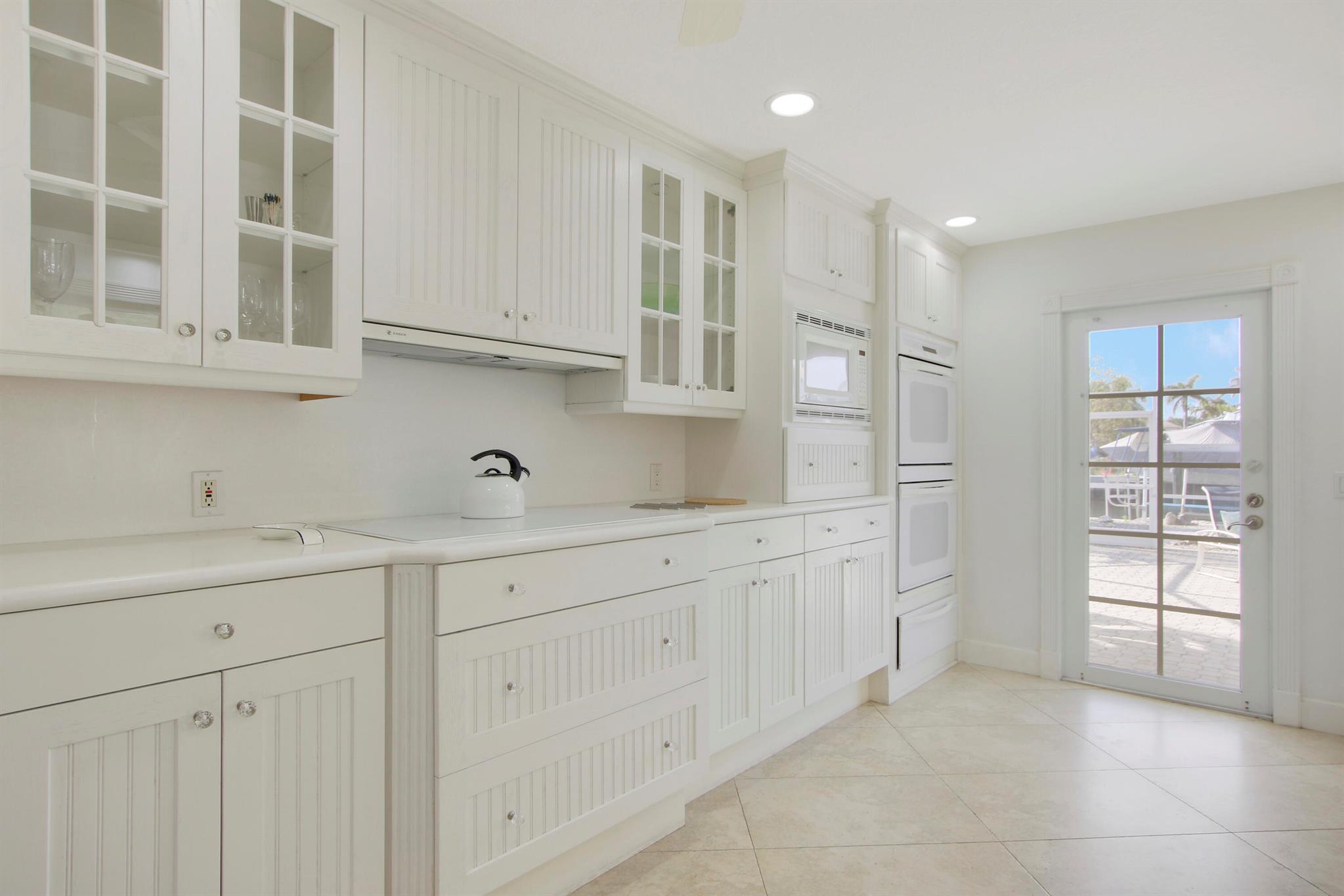 8538 SE Coconut Street