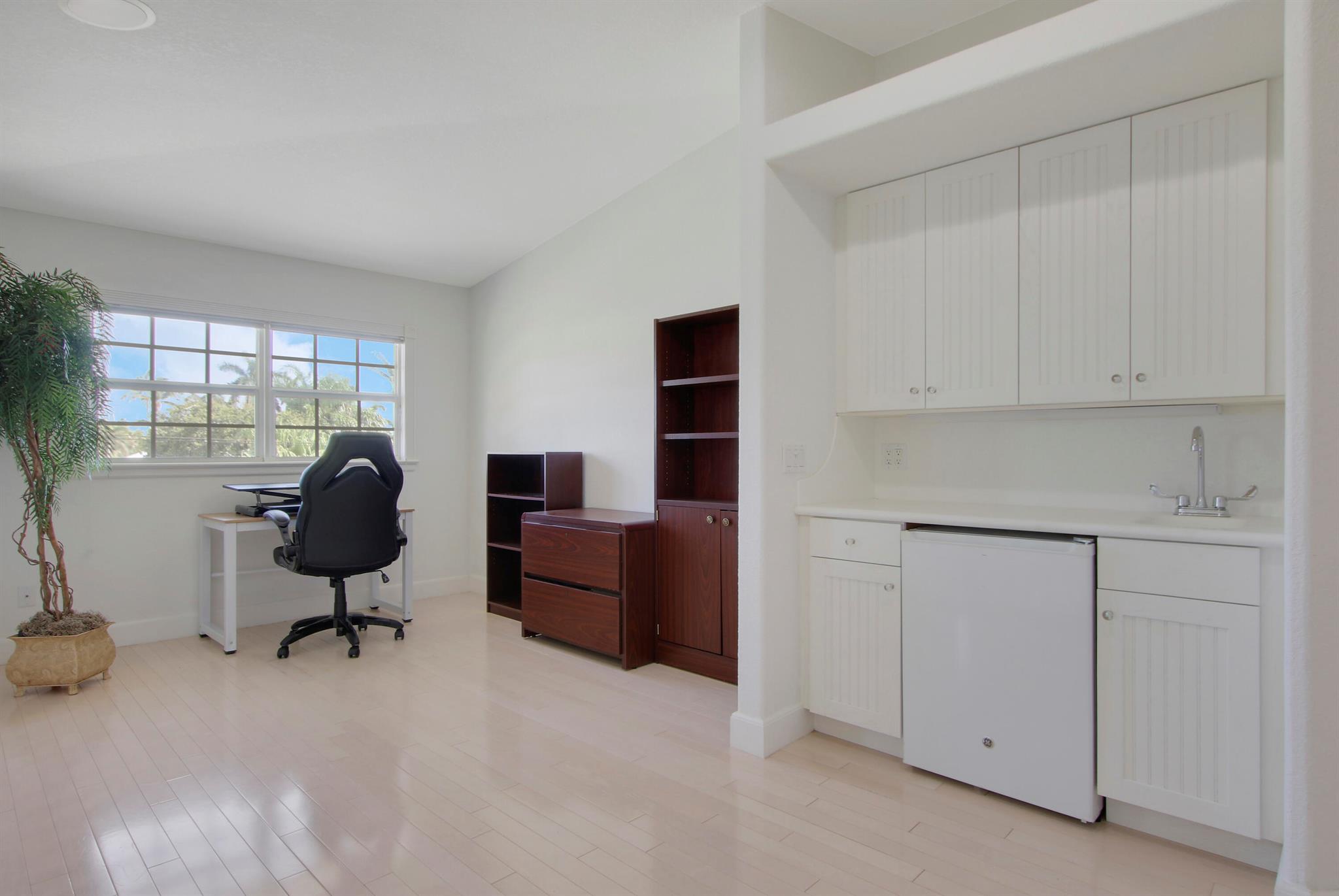 8538 SE Coconut Street