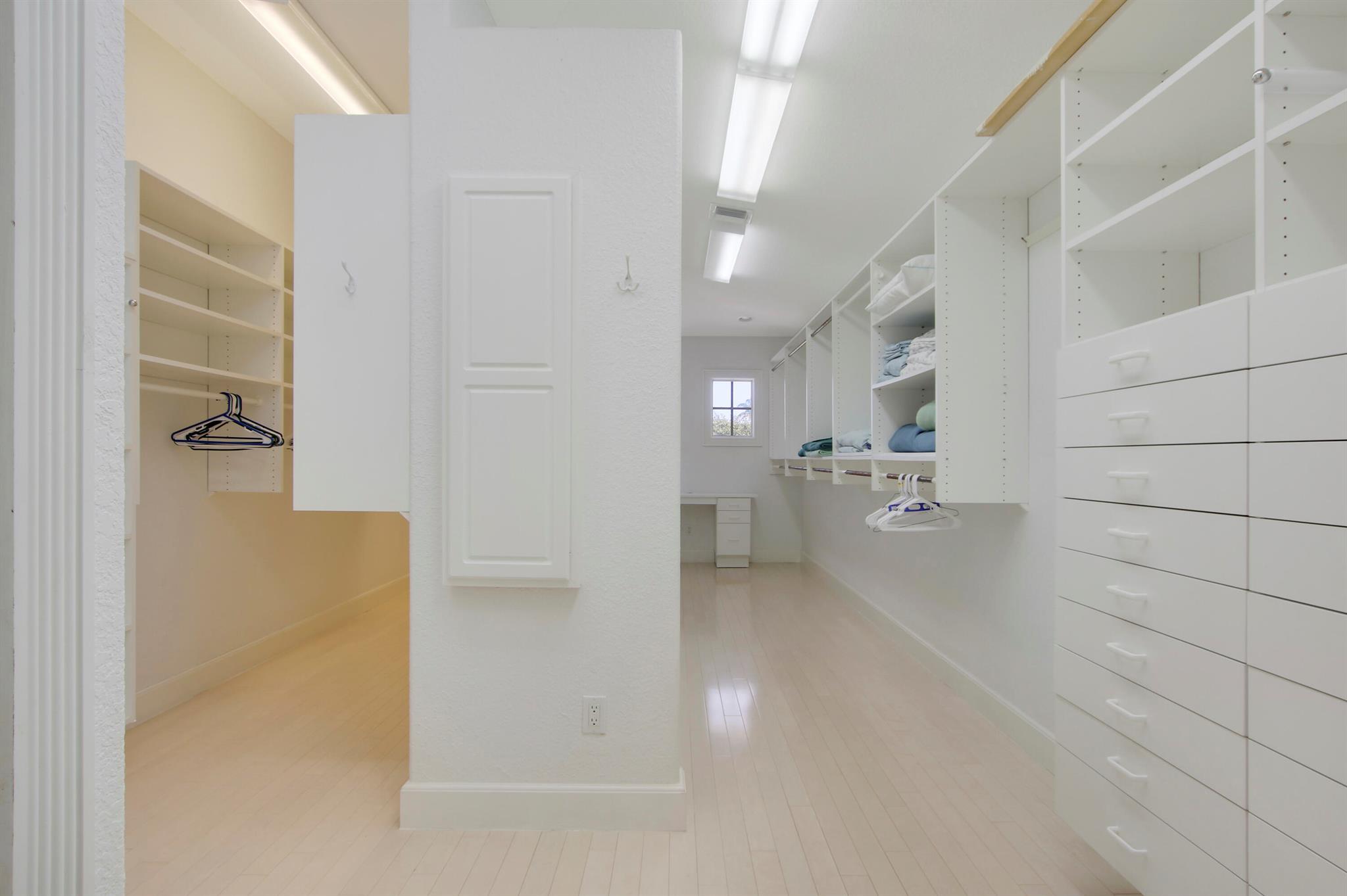 8538 SE Coconut Street