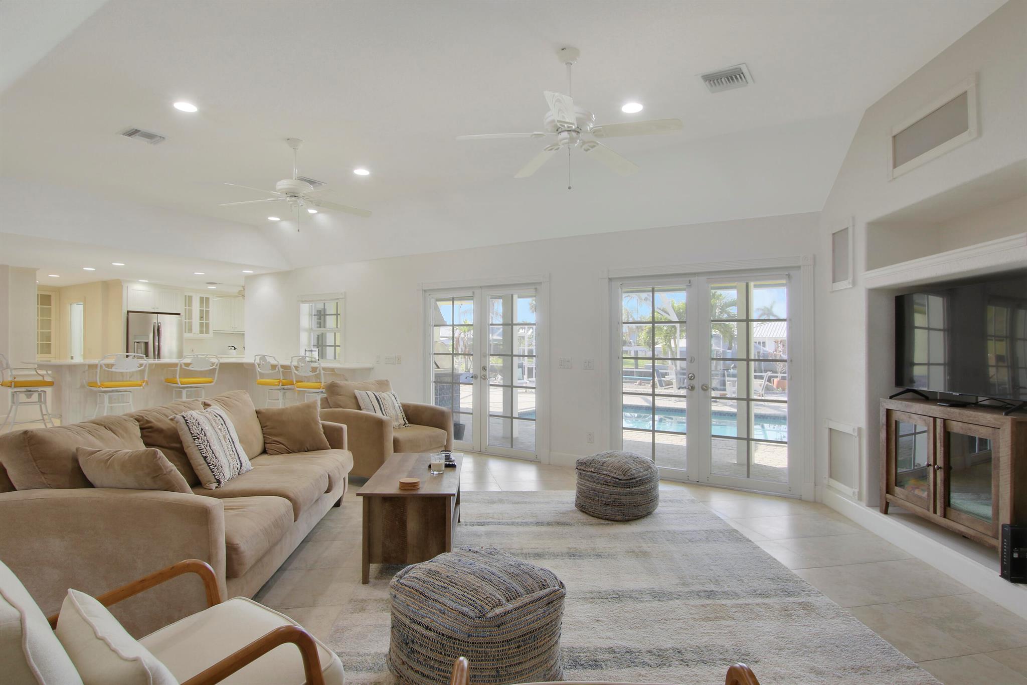 8538 SE Coconut Street