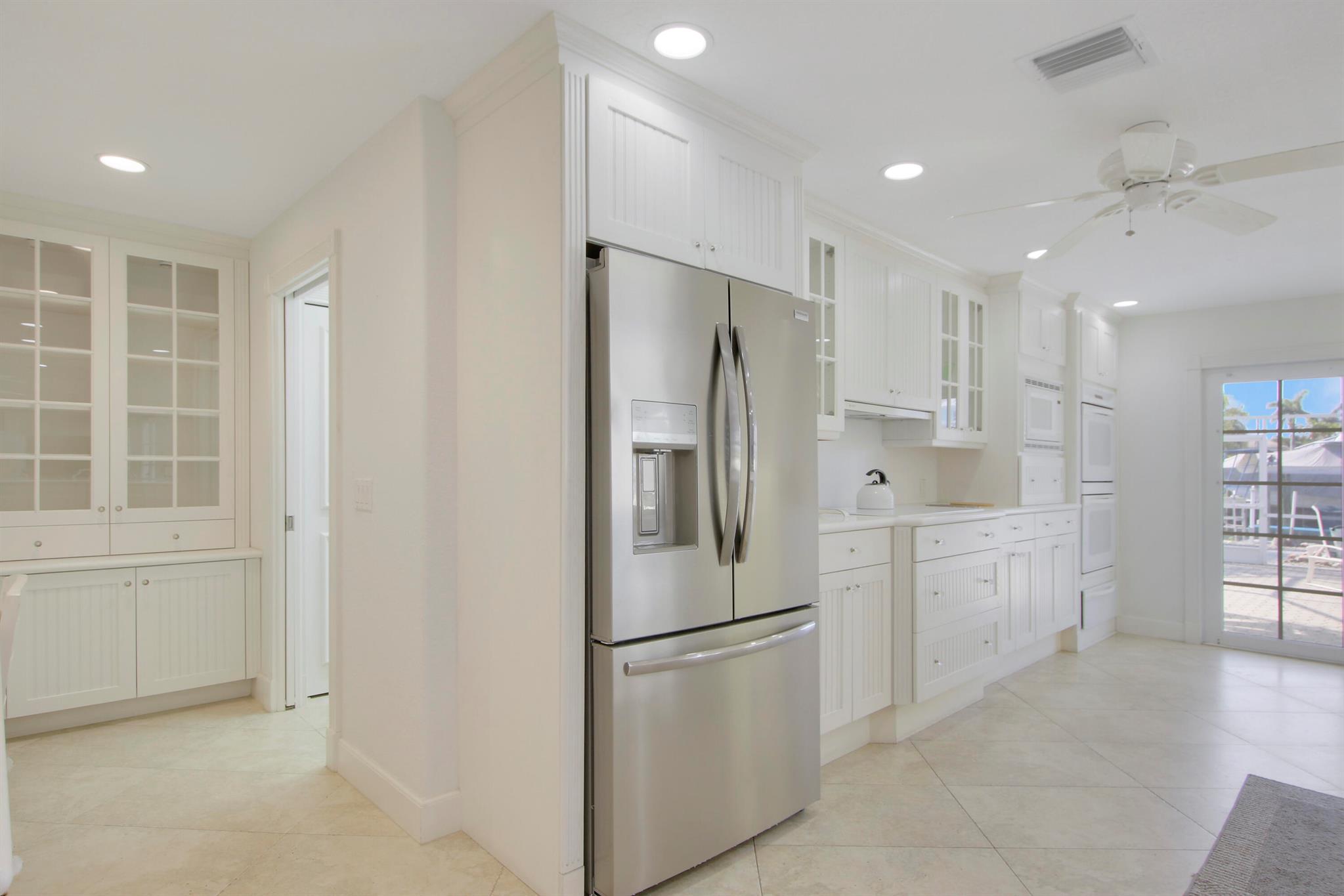 8538 SE Coconut Street