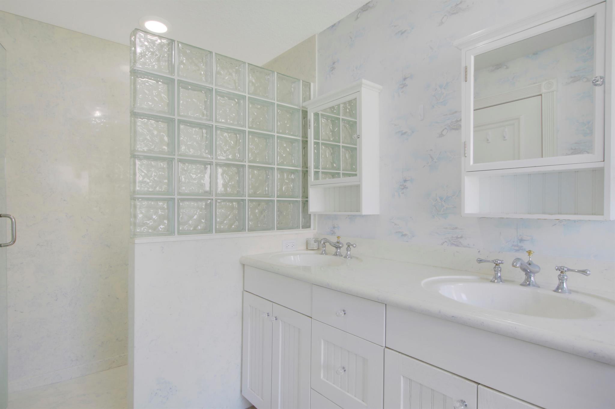 8538 SE Coconut Street