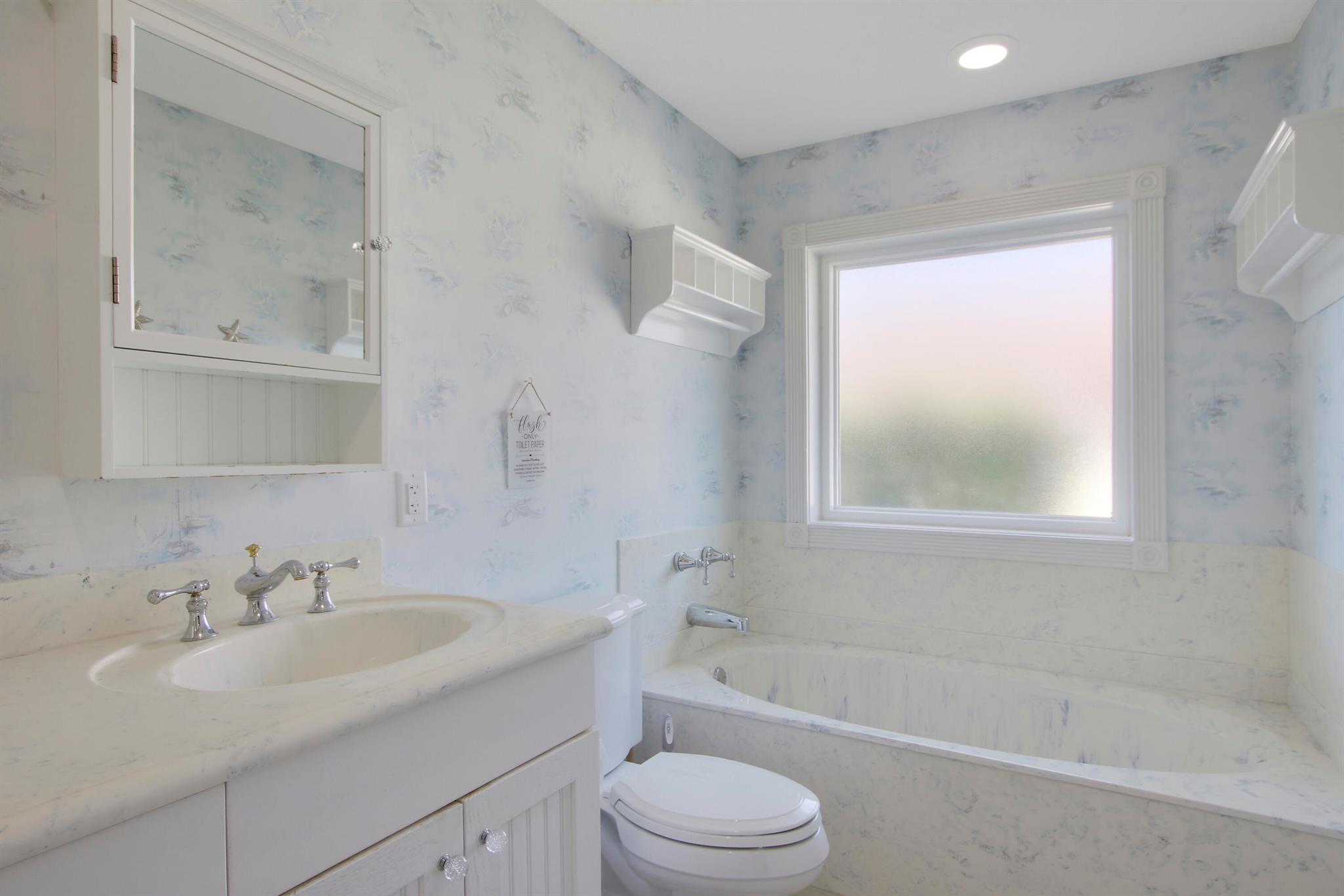 8538 SE Coconut Street