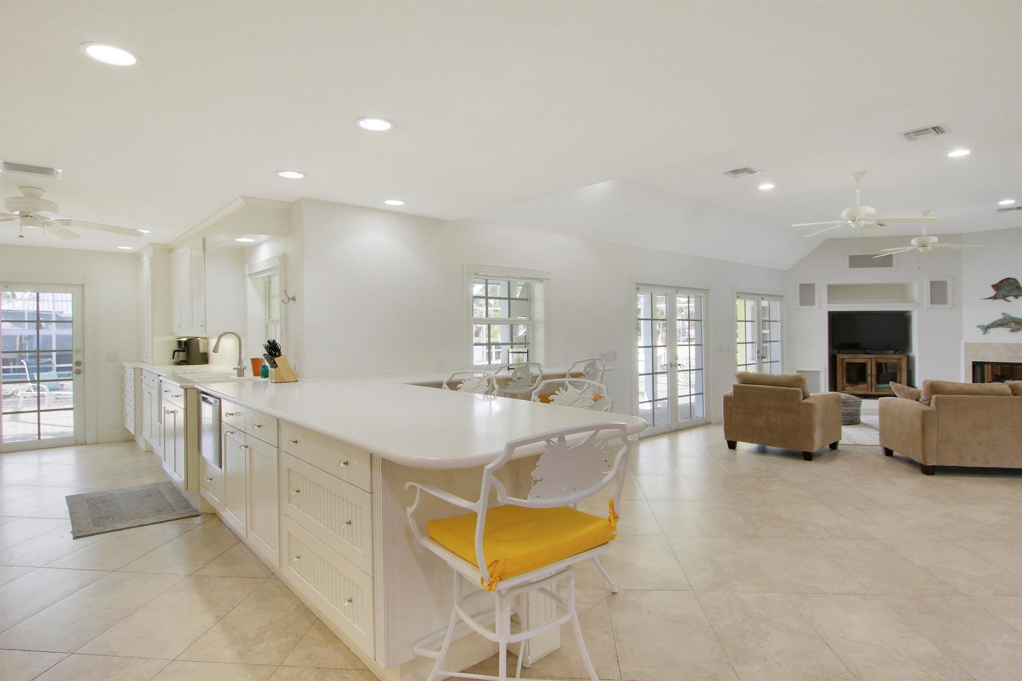 8538 SE Coconut Street