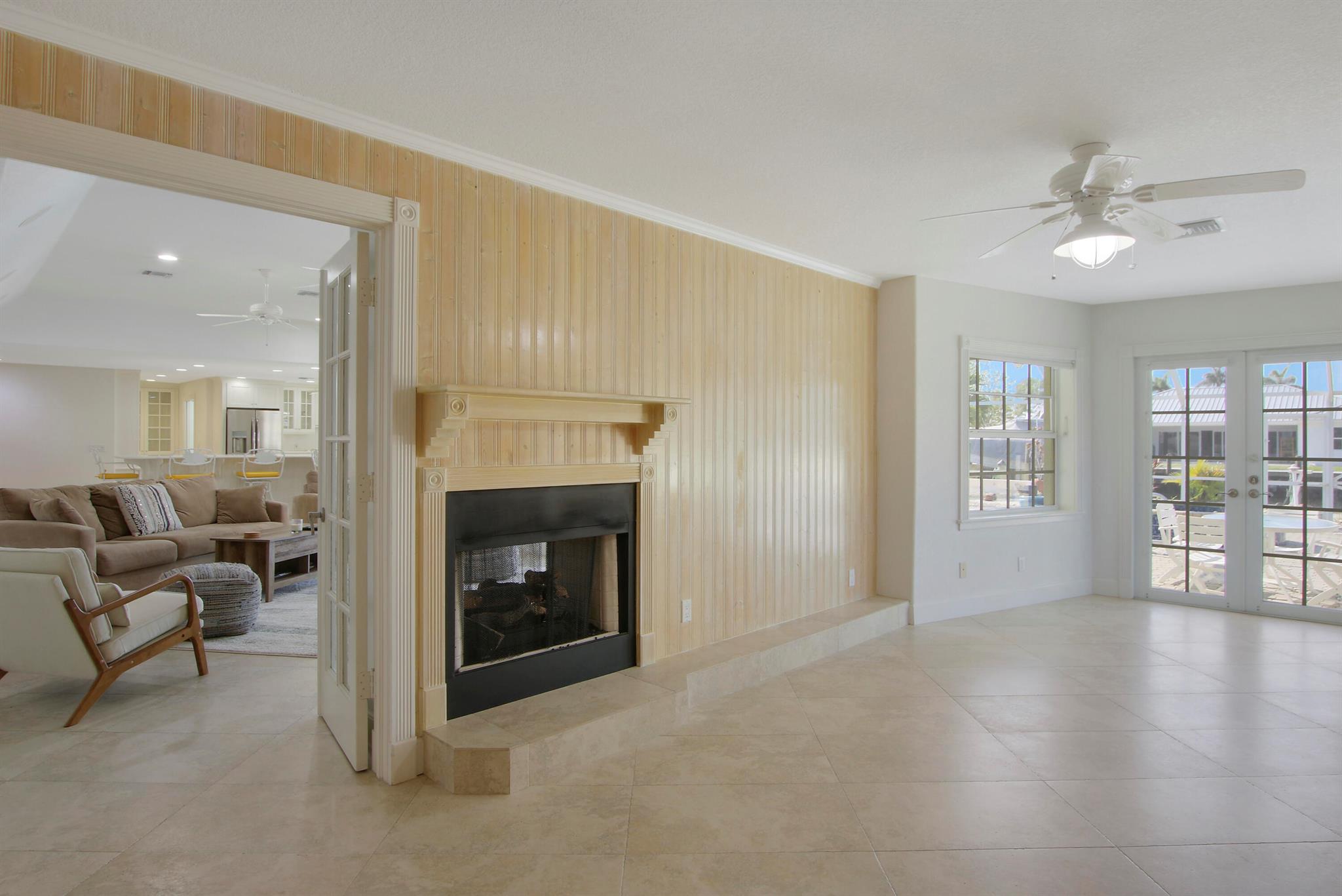 8538 SE Coconut Street