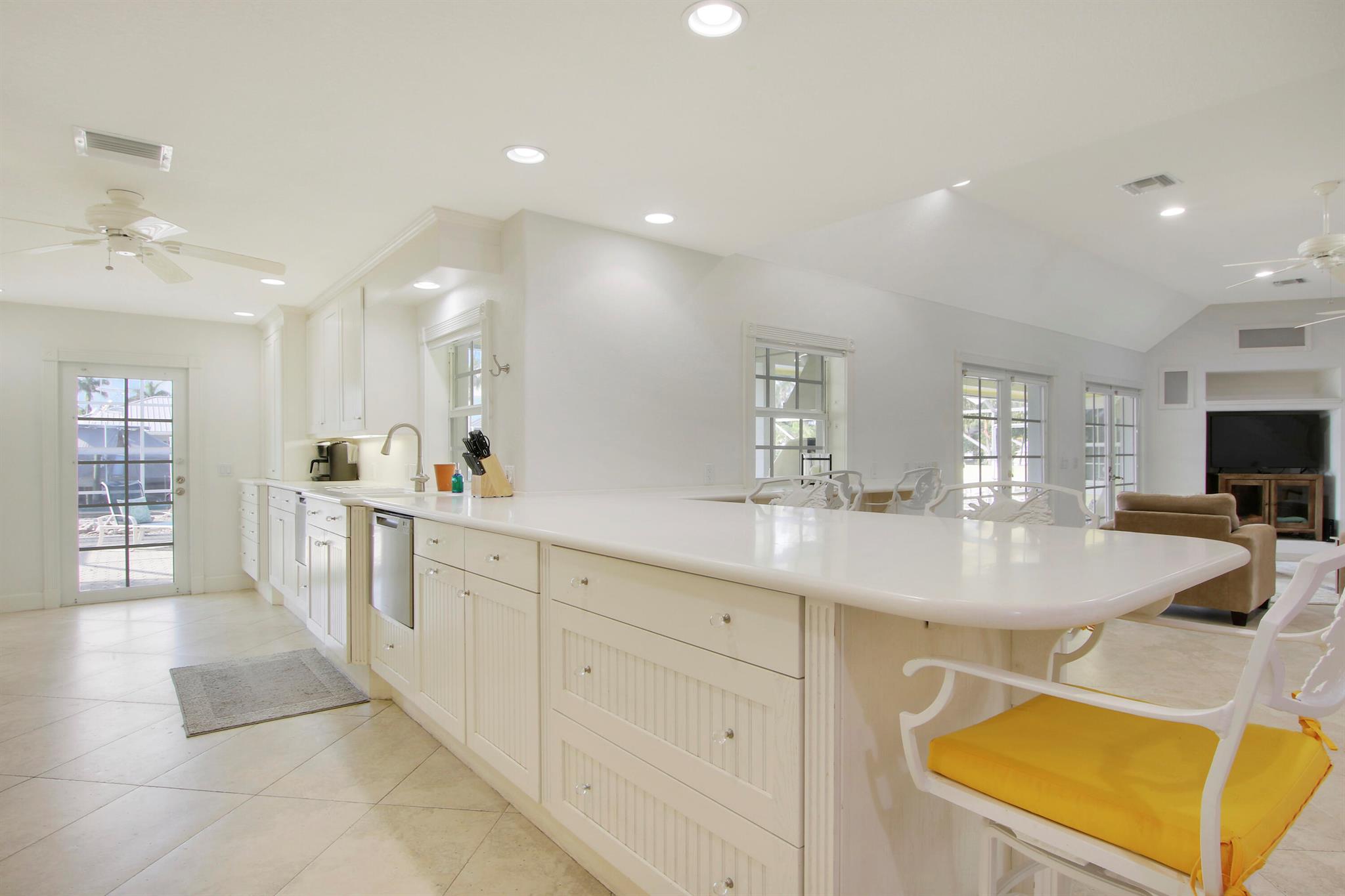 8538 SE Coconut Street