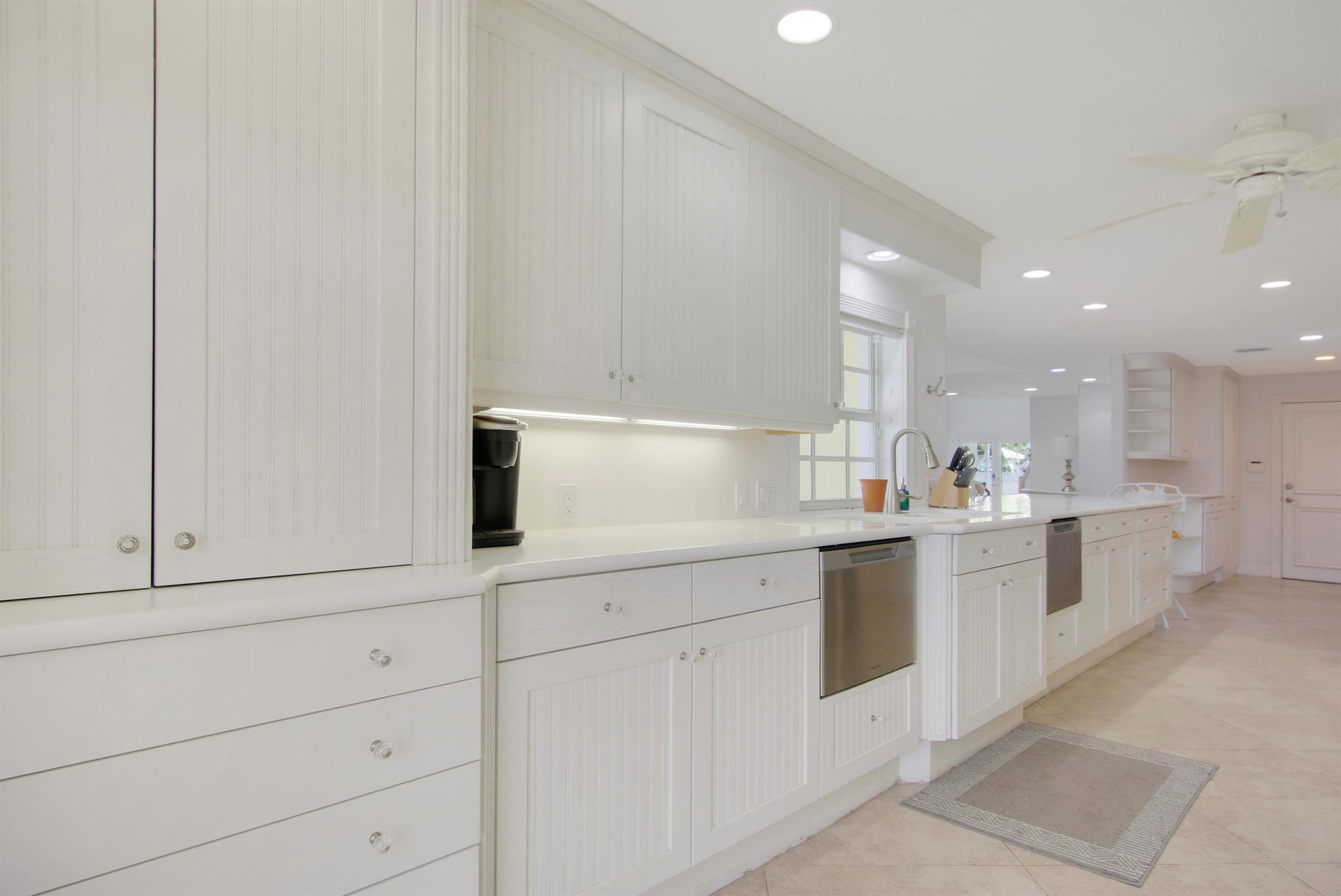 8538 SE Coconut Street