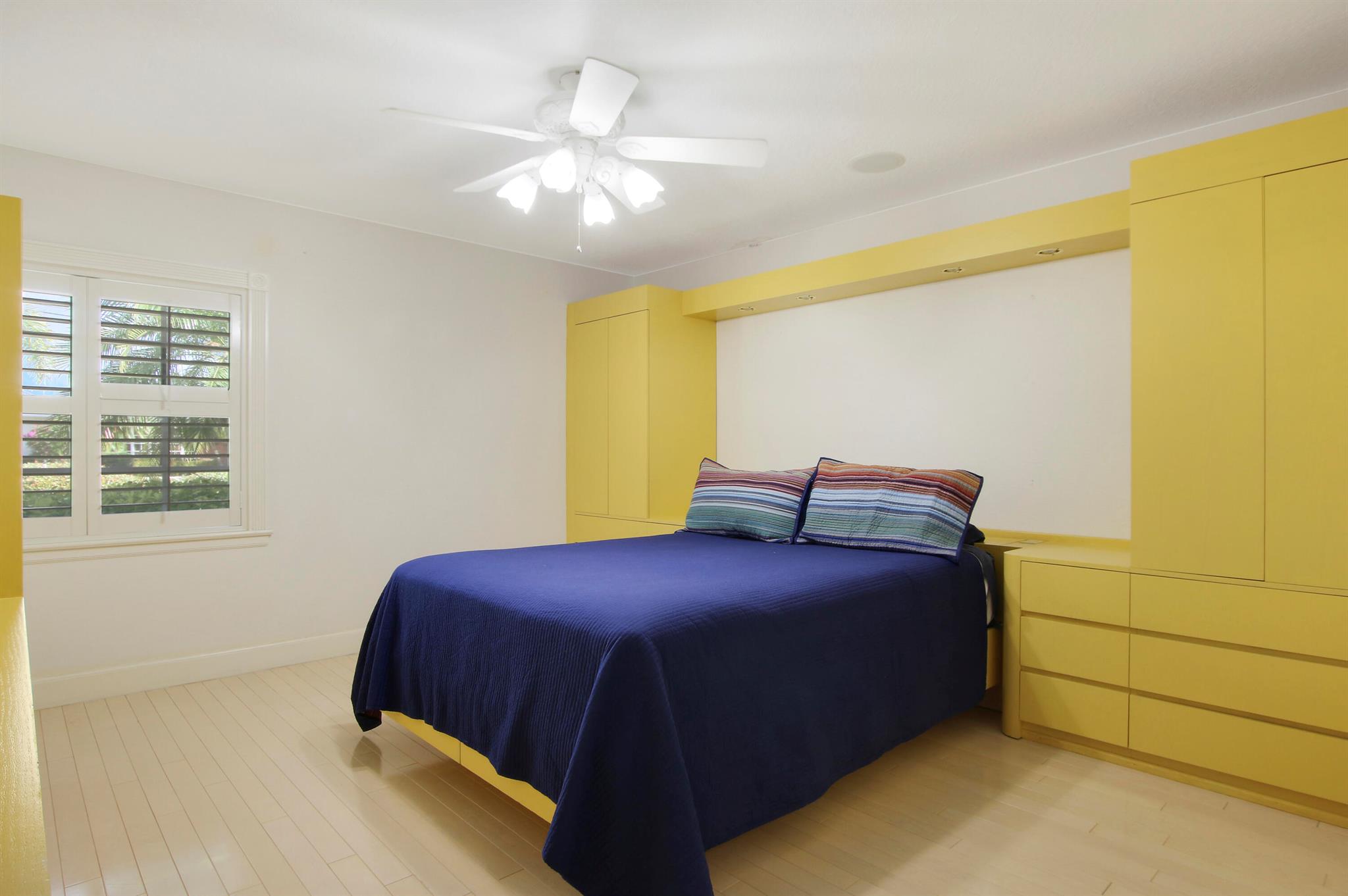 8538 SE Coconut Street