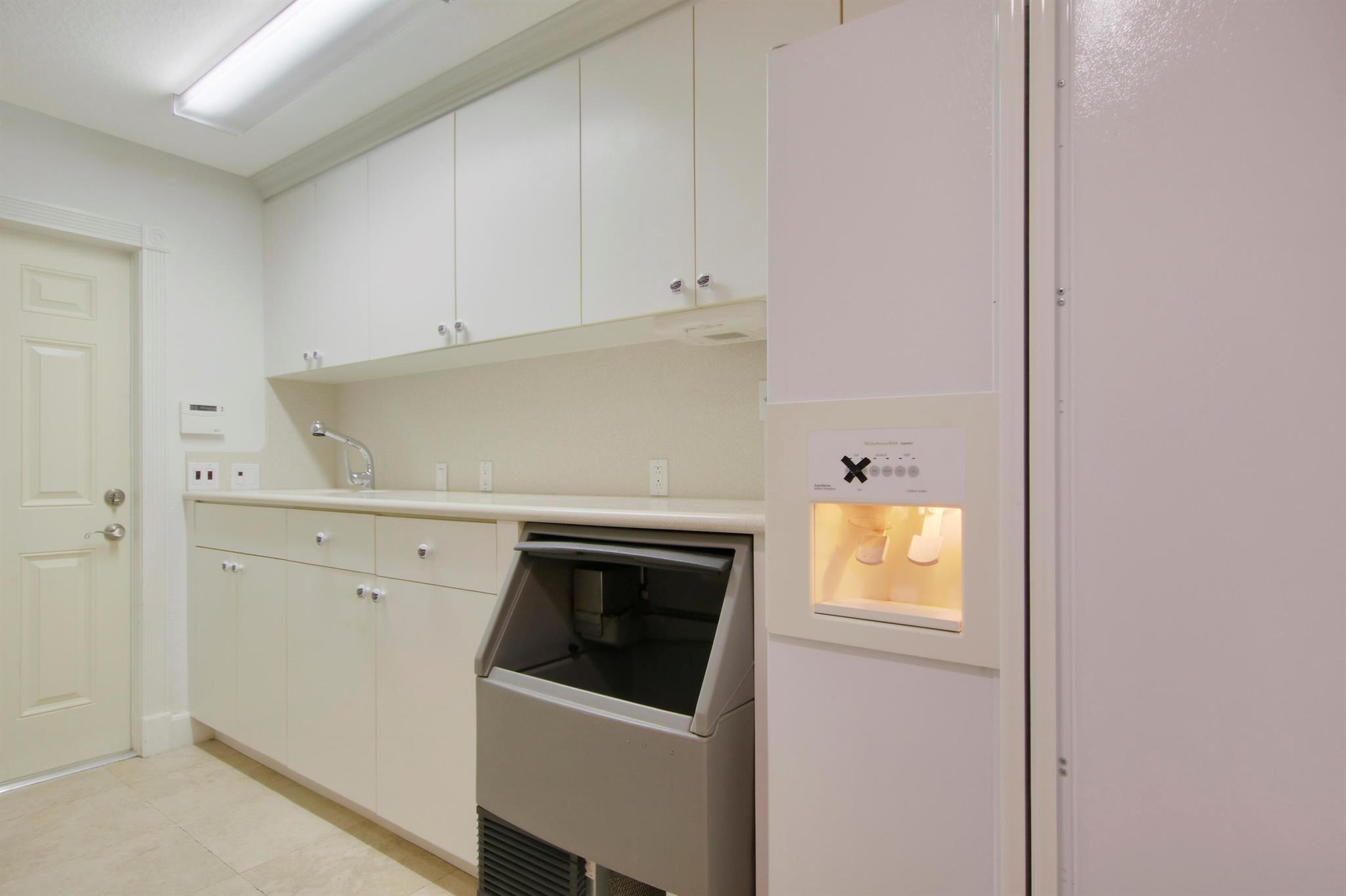 8538 SE Coconut Street