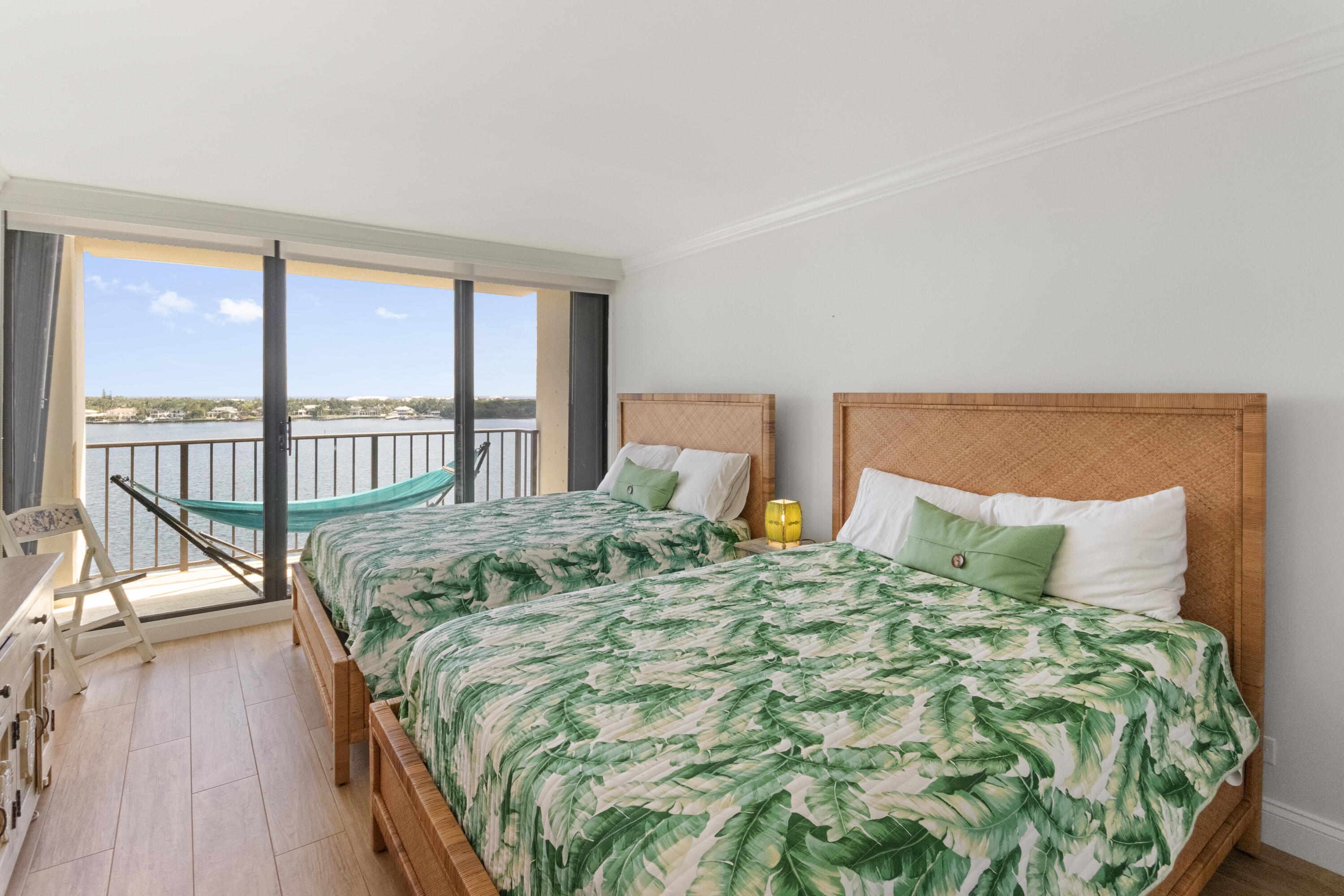 130 Lakeshore Drive 923