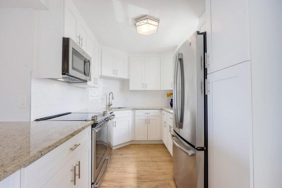 130 Lakeshore Drive 923