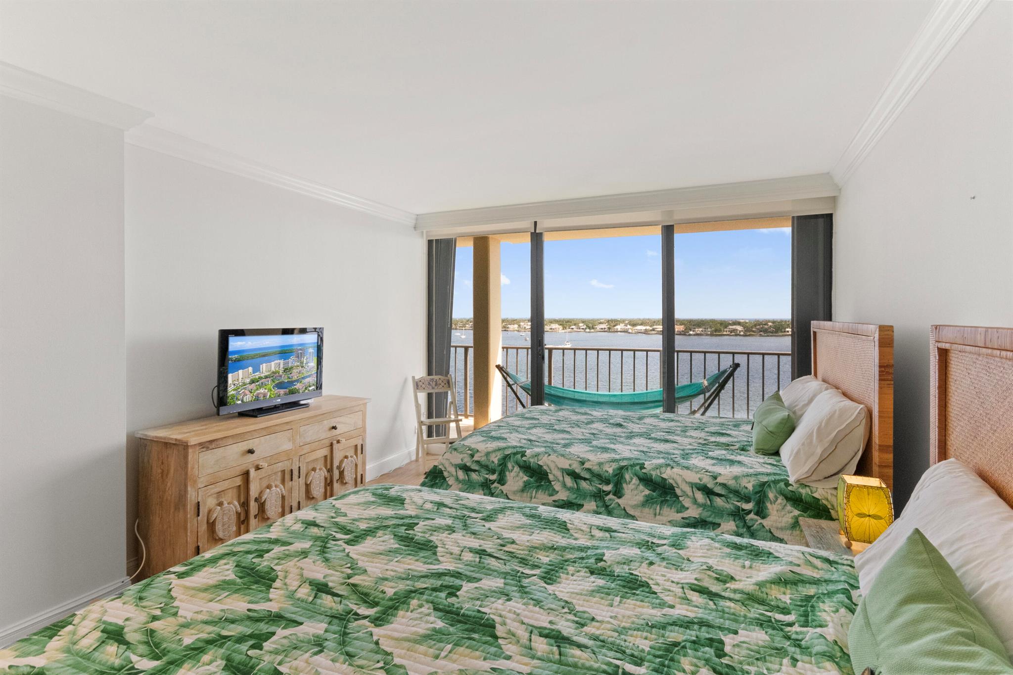 130 Lakeshore Drive 923