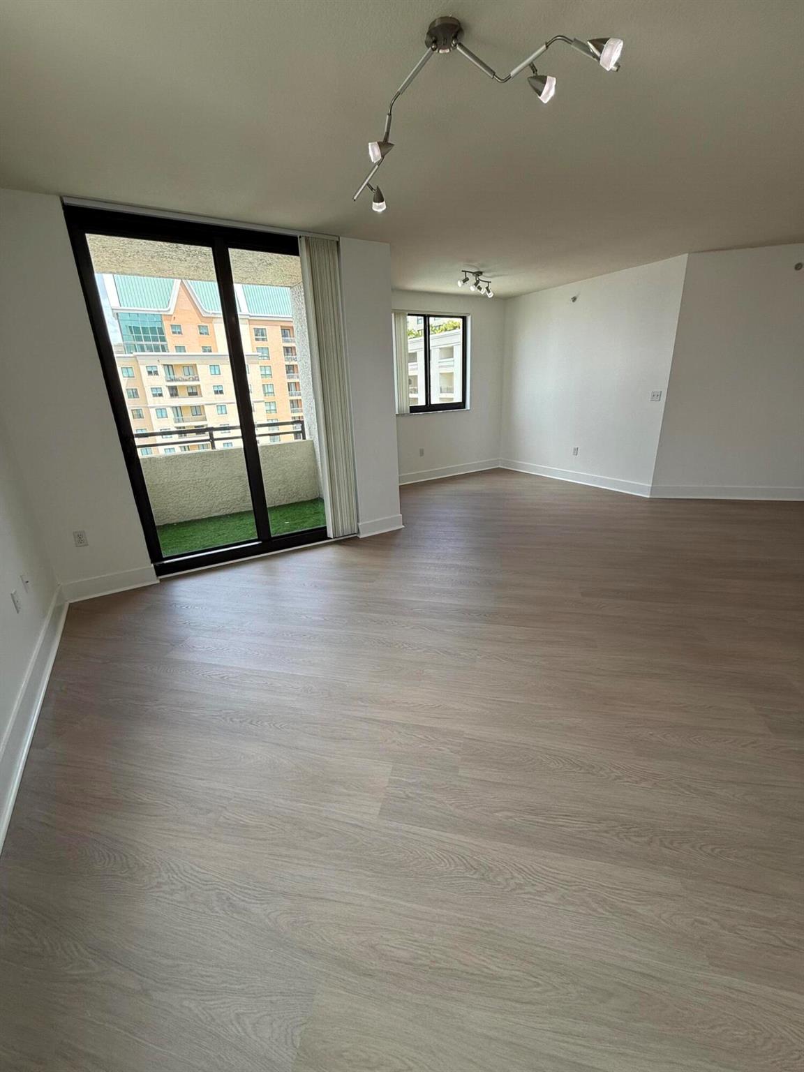 100 N Federal Highway 1139