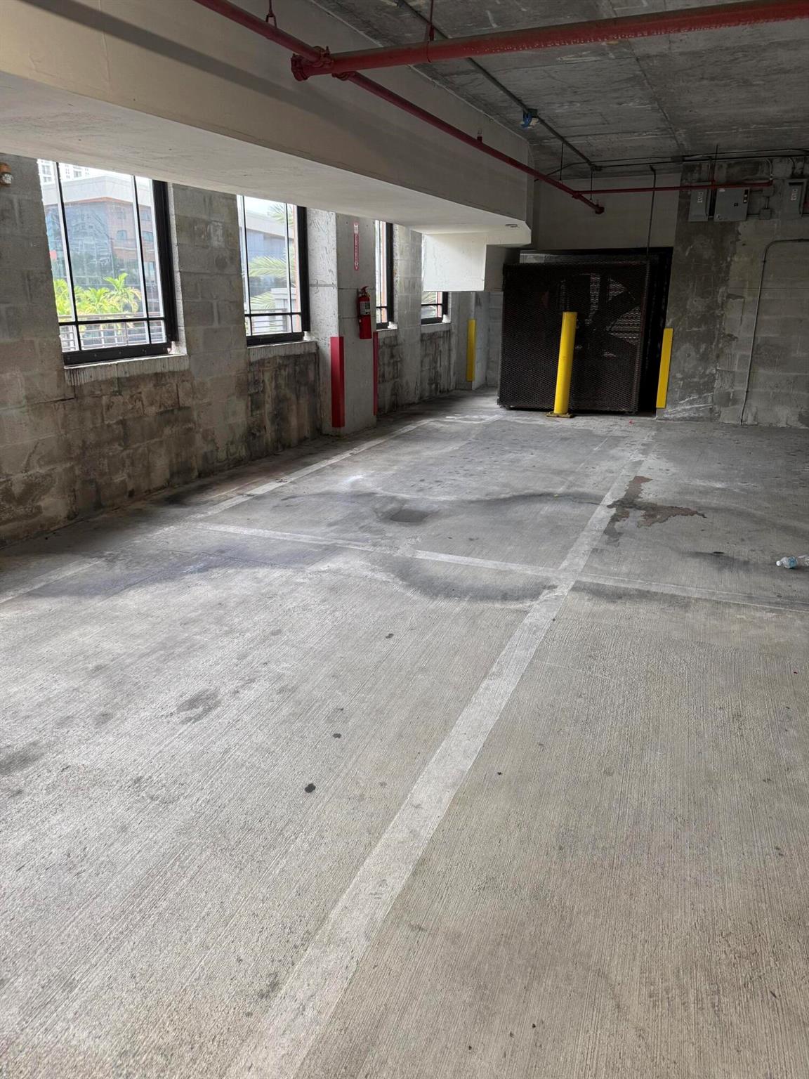 100 N Federal Highway 1139