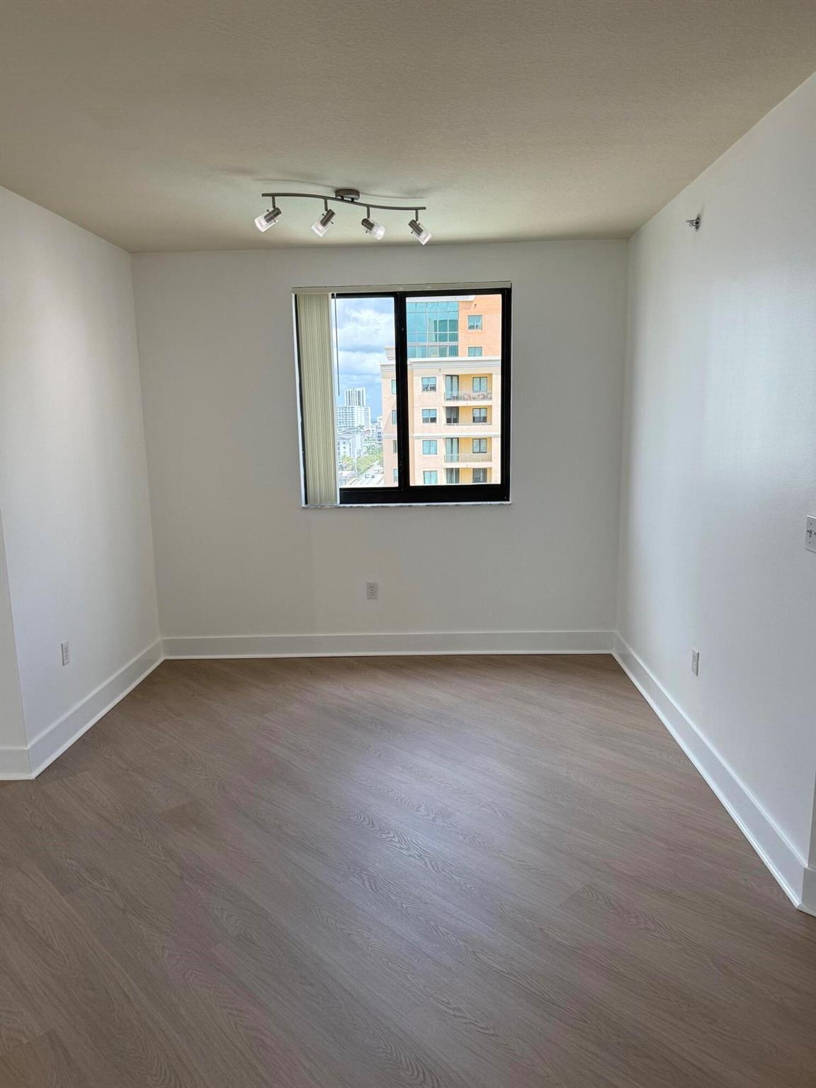 100 N Federal Highway 1139