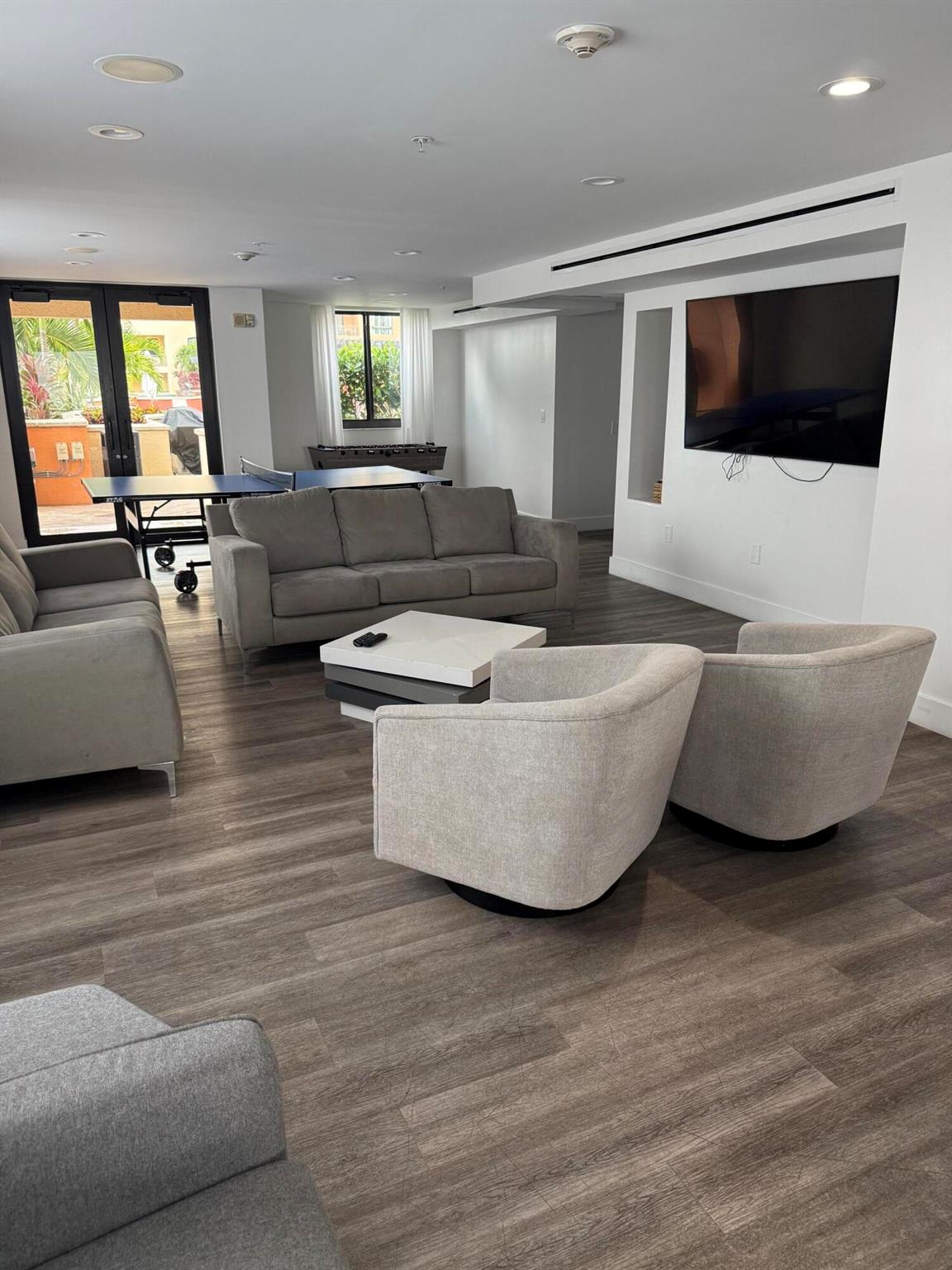 100 N Federal Highway 1139