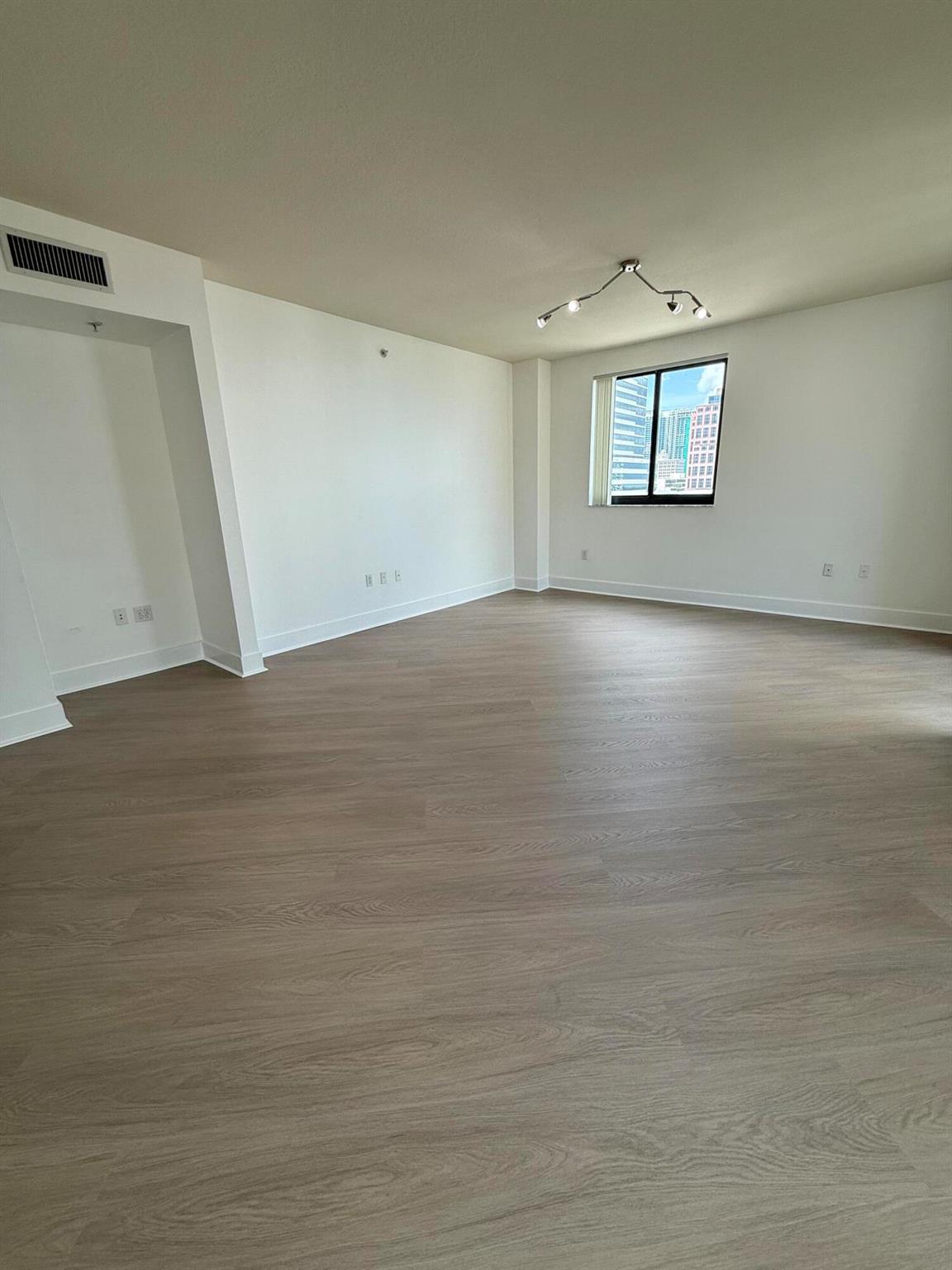 100 N Federal Highway 1139