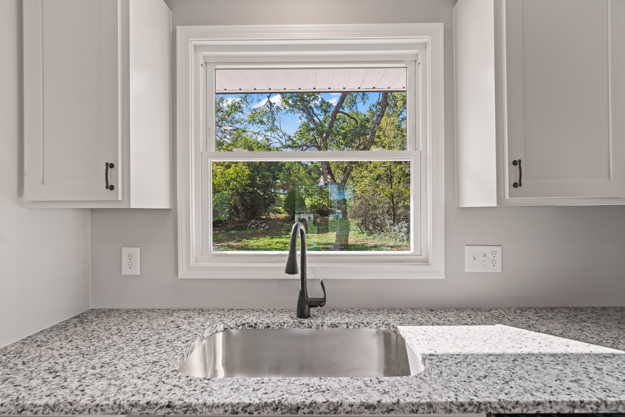 402 Sanders Ferry Rd