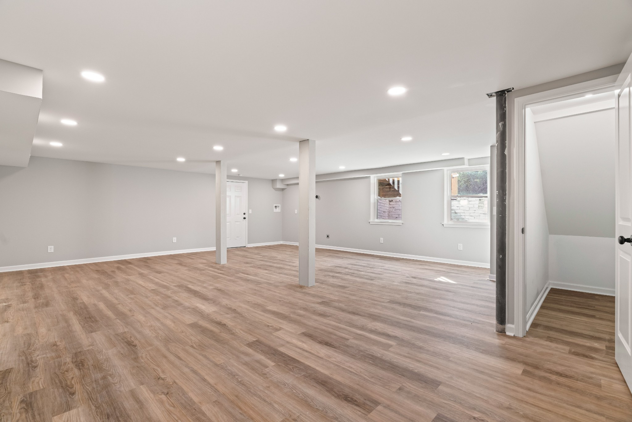 402 Sanders Ferry Rd