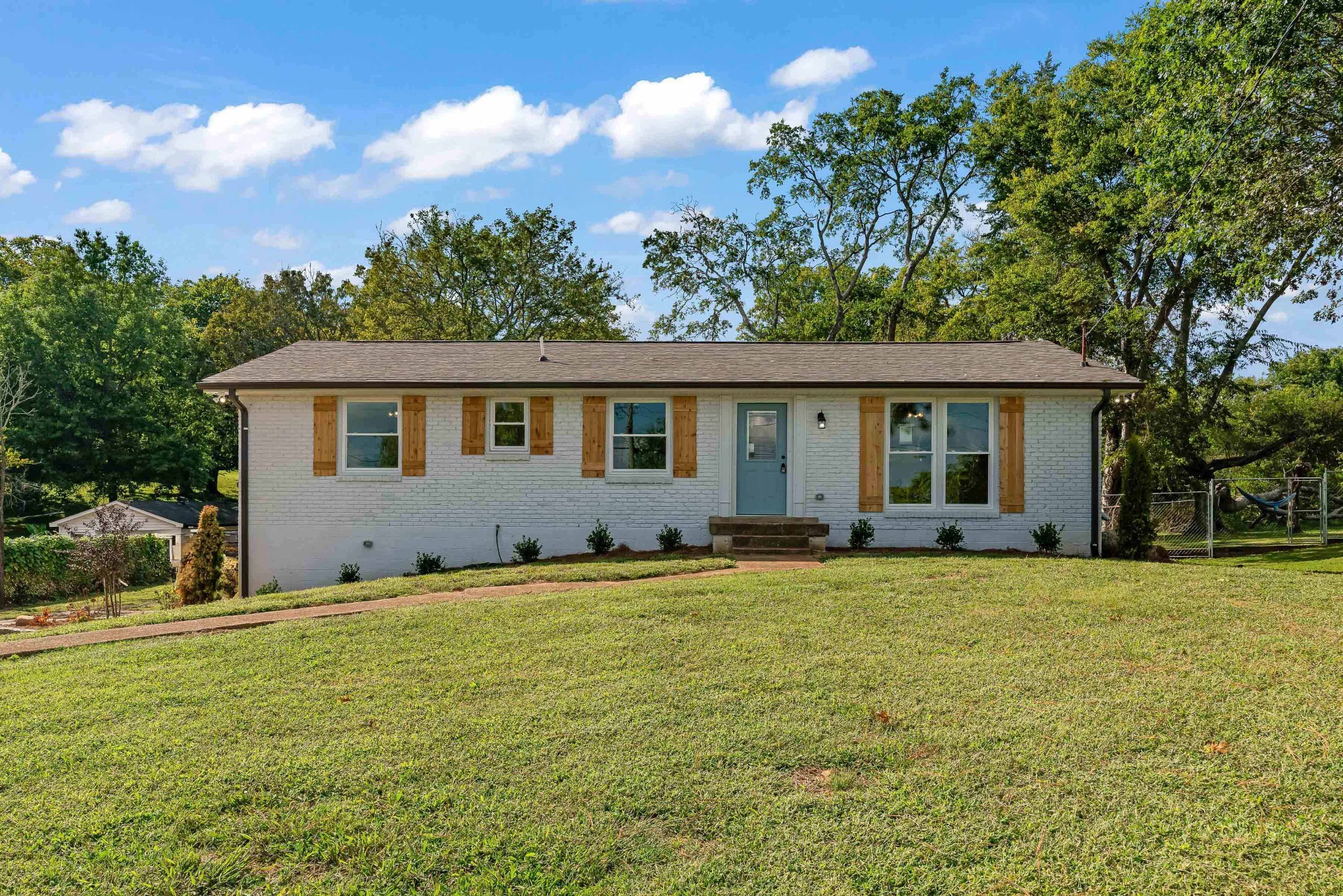 402 Sanders Ferry Rd