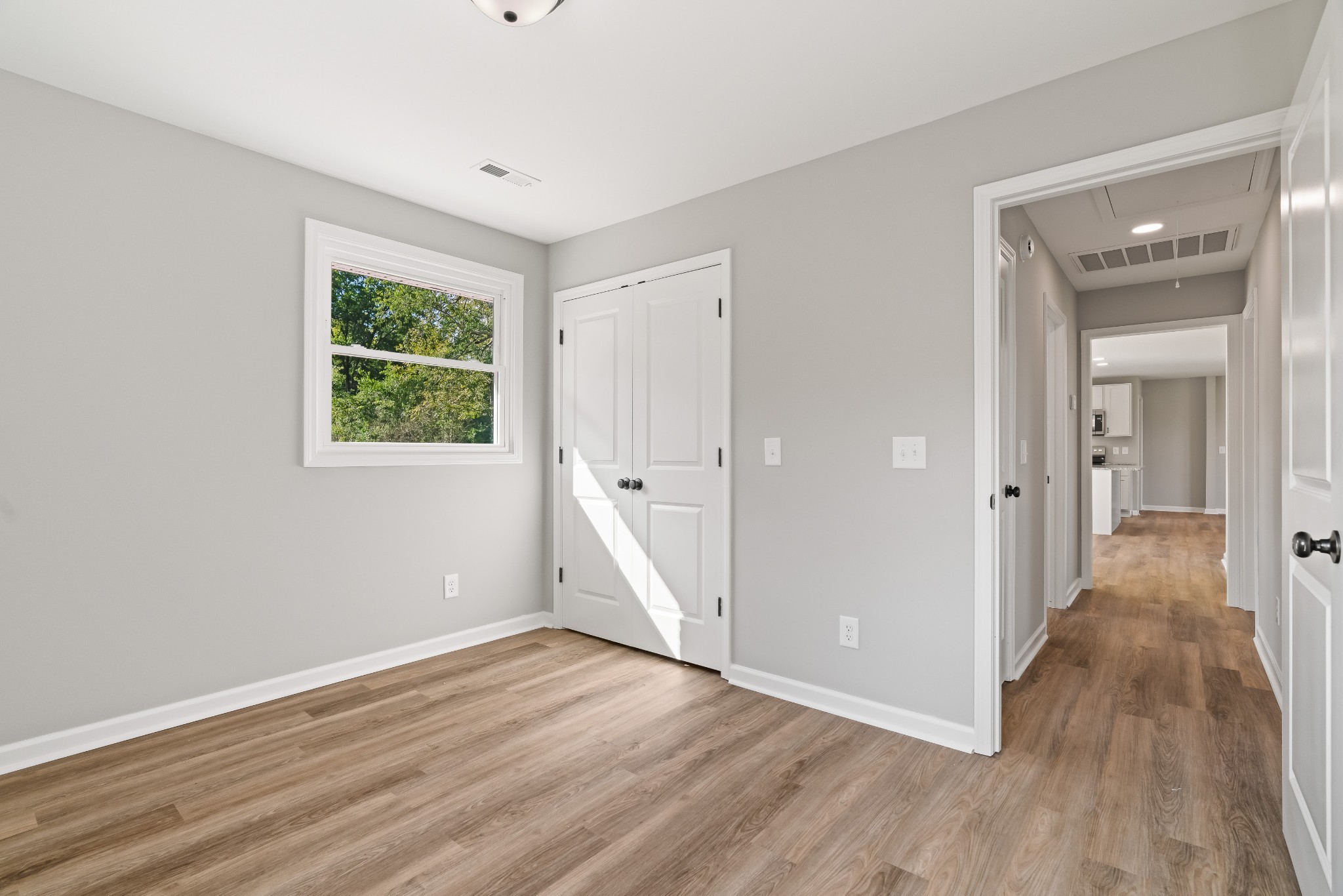 402 Sanders Ferry Rd