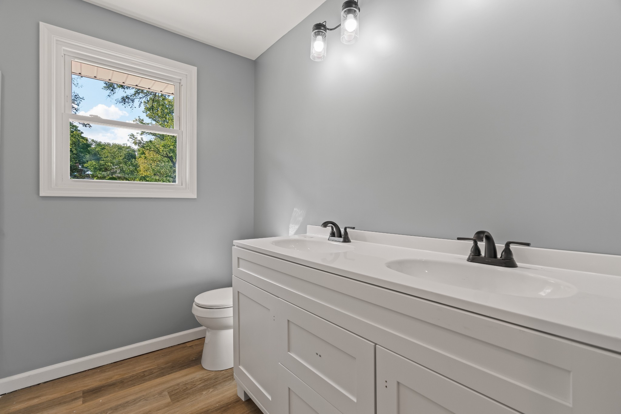 402 Sanders Ferry Rd