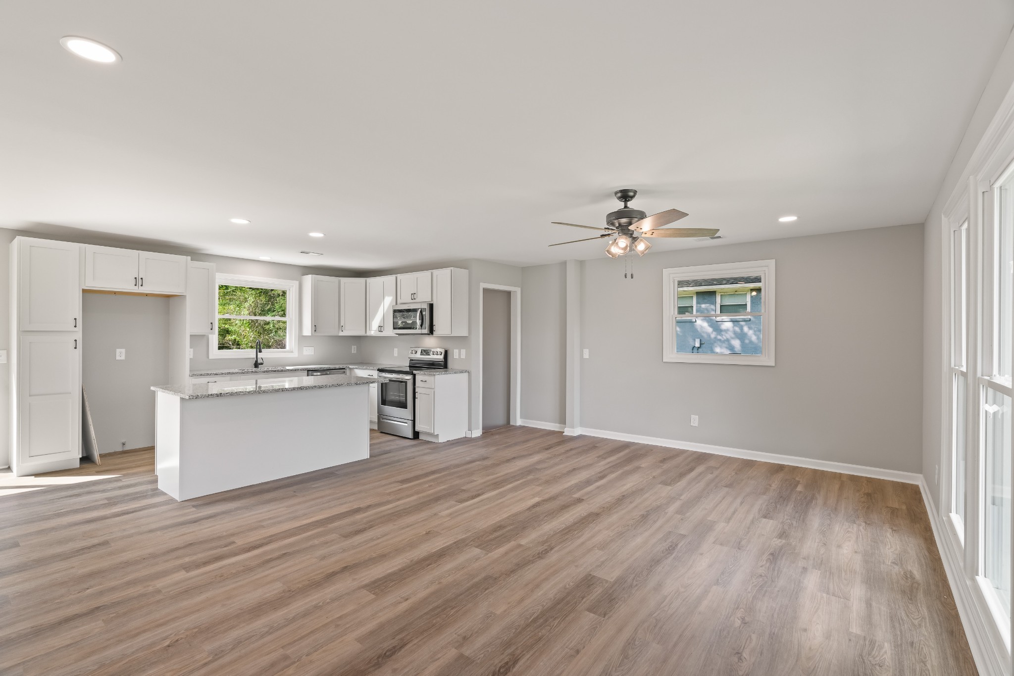 402 Sanders Ferry Rd