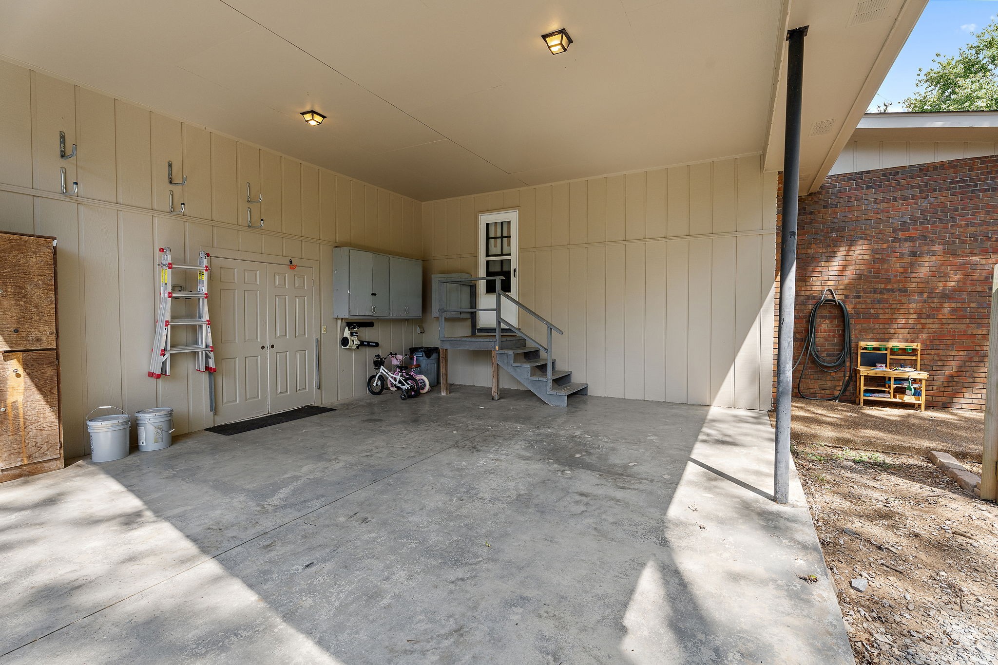 207 Hickory Hill Dr