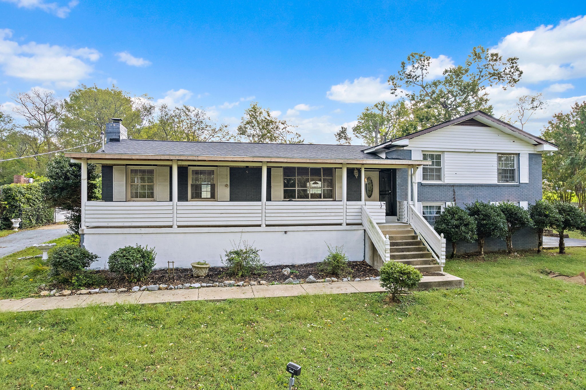 704 S Summerfield Dr