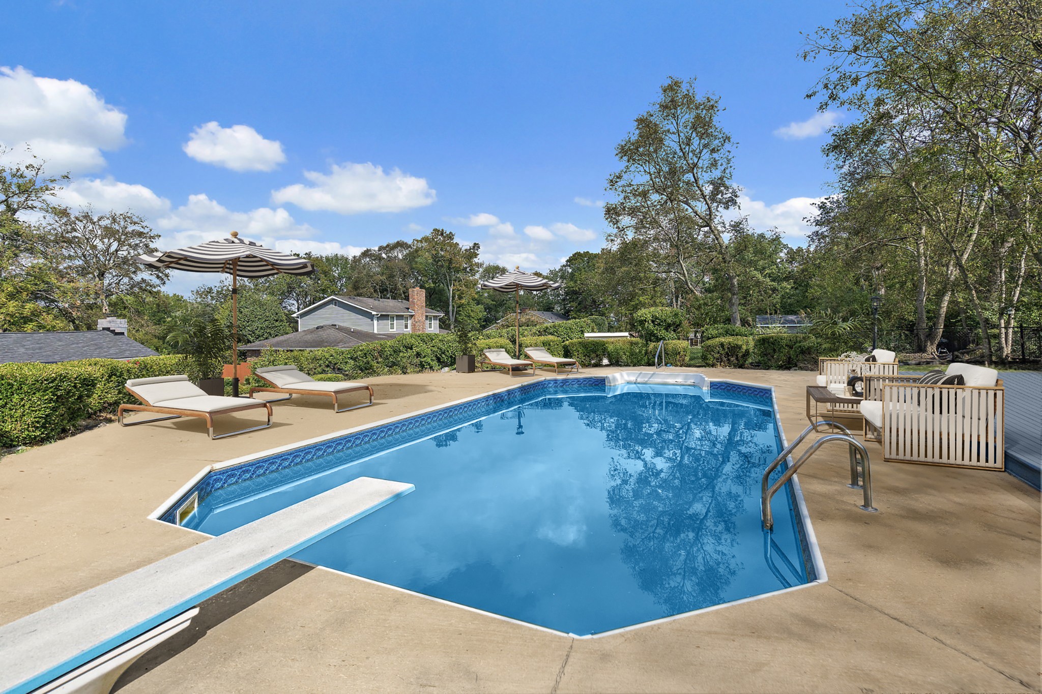 704 S Summerfield Dr