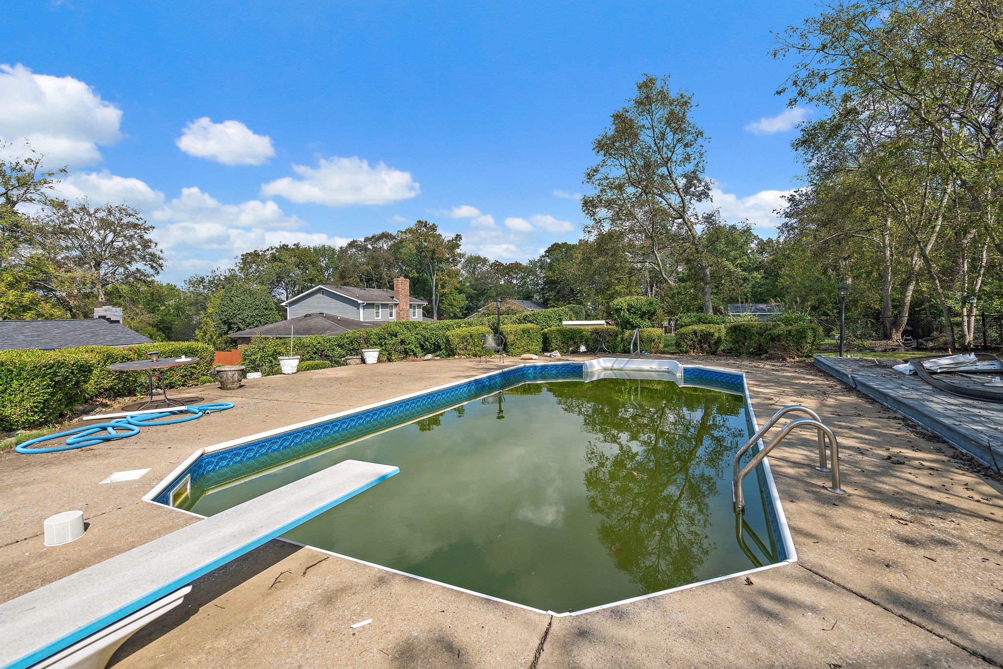 704 S Summerfield Dr