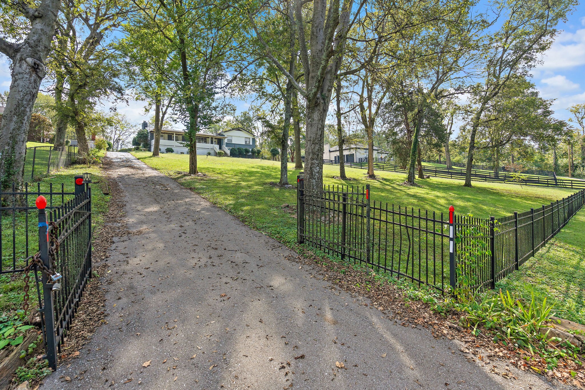 704 S Summerfield Dr