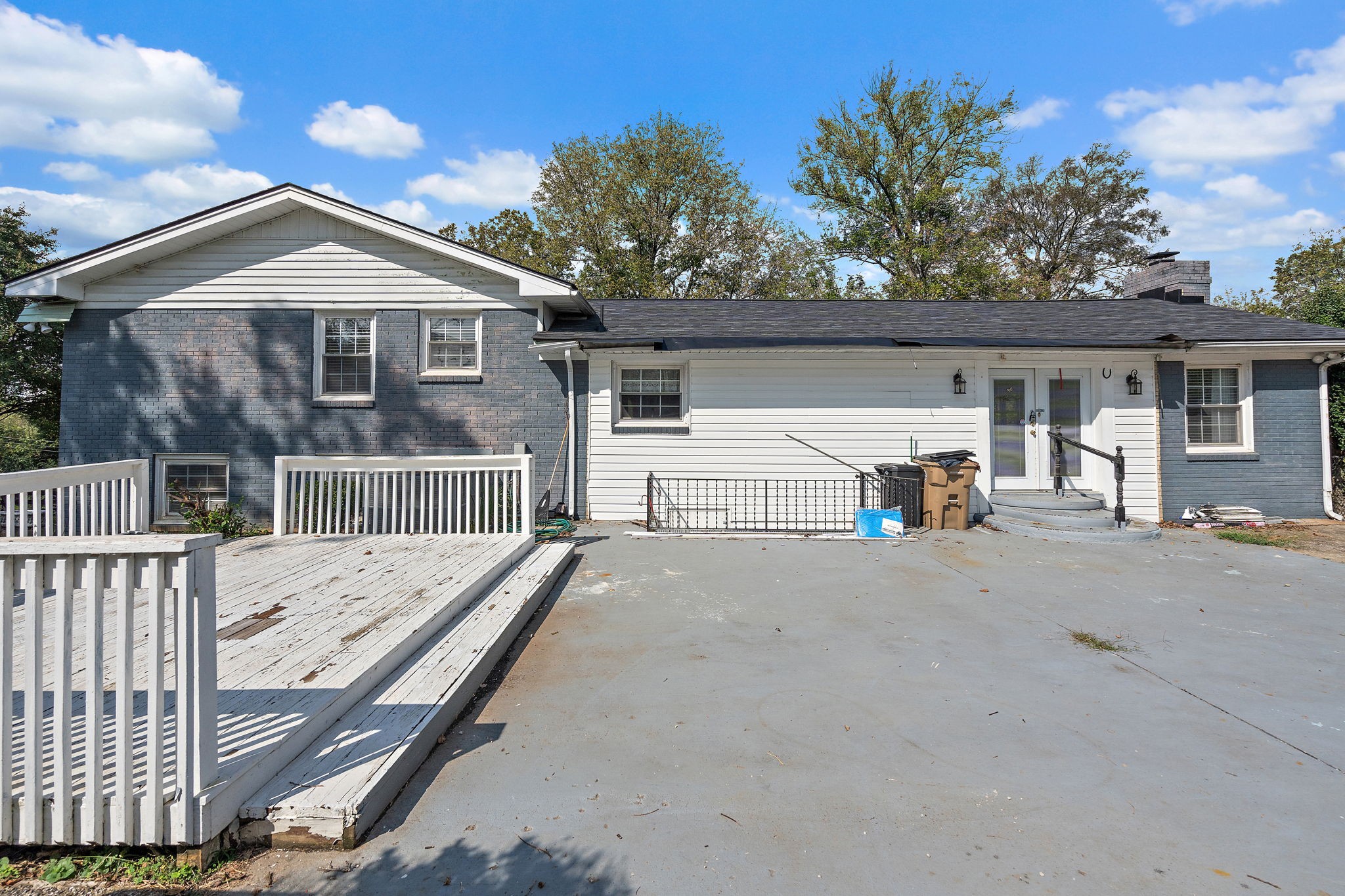 704 S Summerfield Dr