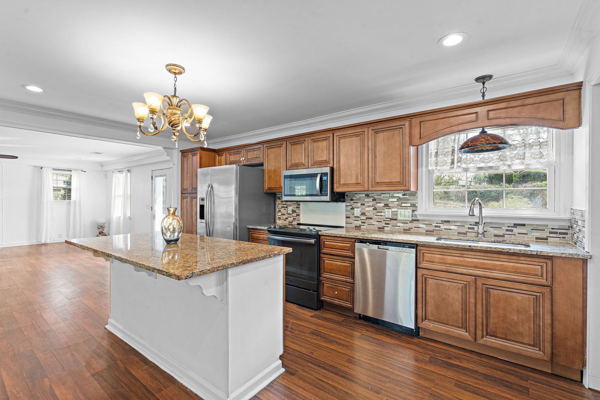 704 S Summerfield Dr