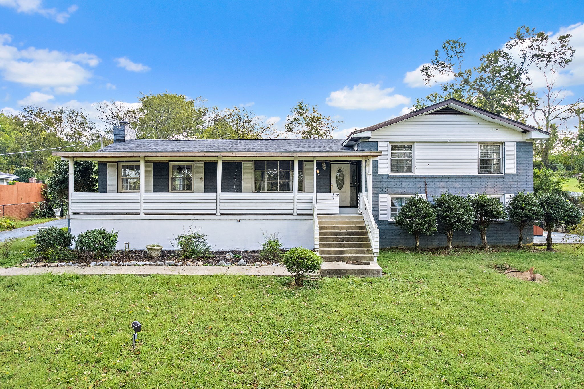 704 S Summerfield Dr