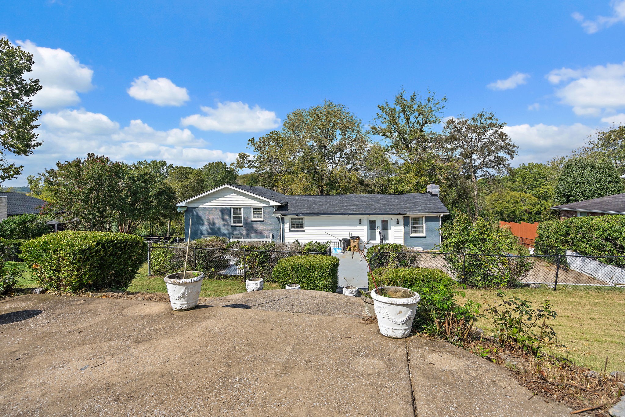 704 S Summerfield Dr