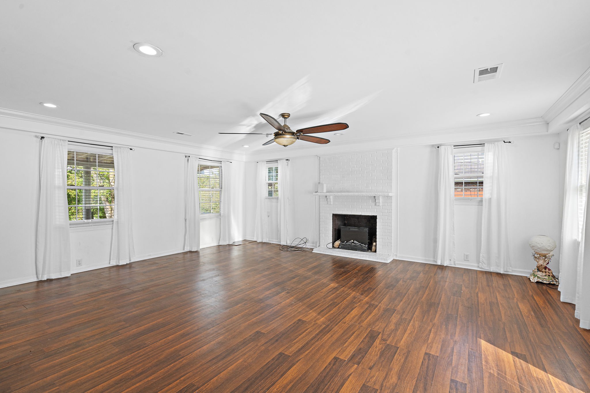 704 S Summerfield Dr