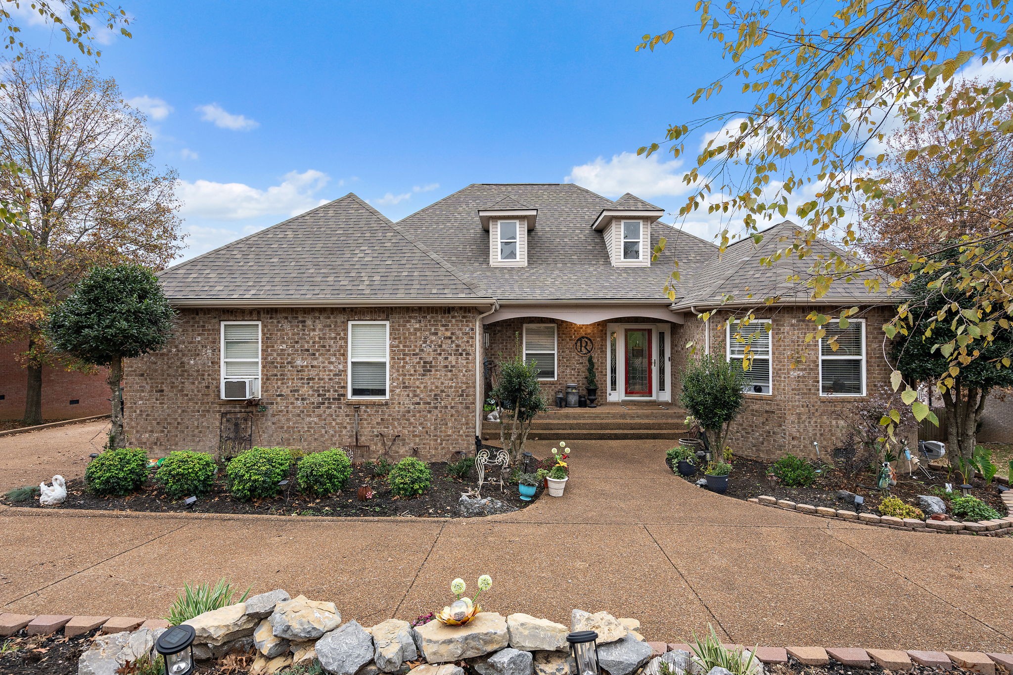 123 Stillwater Trl