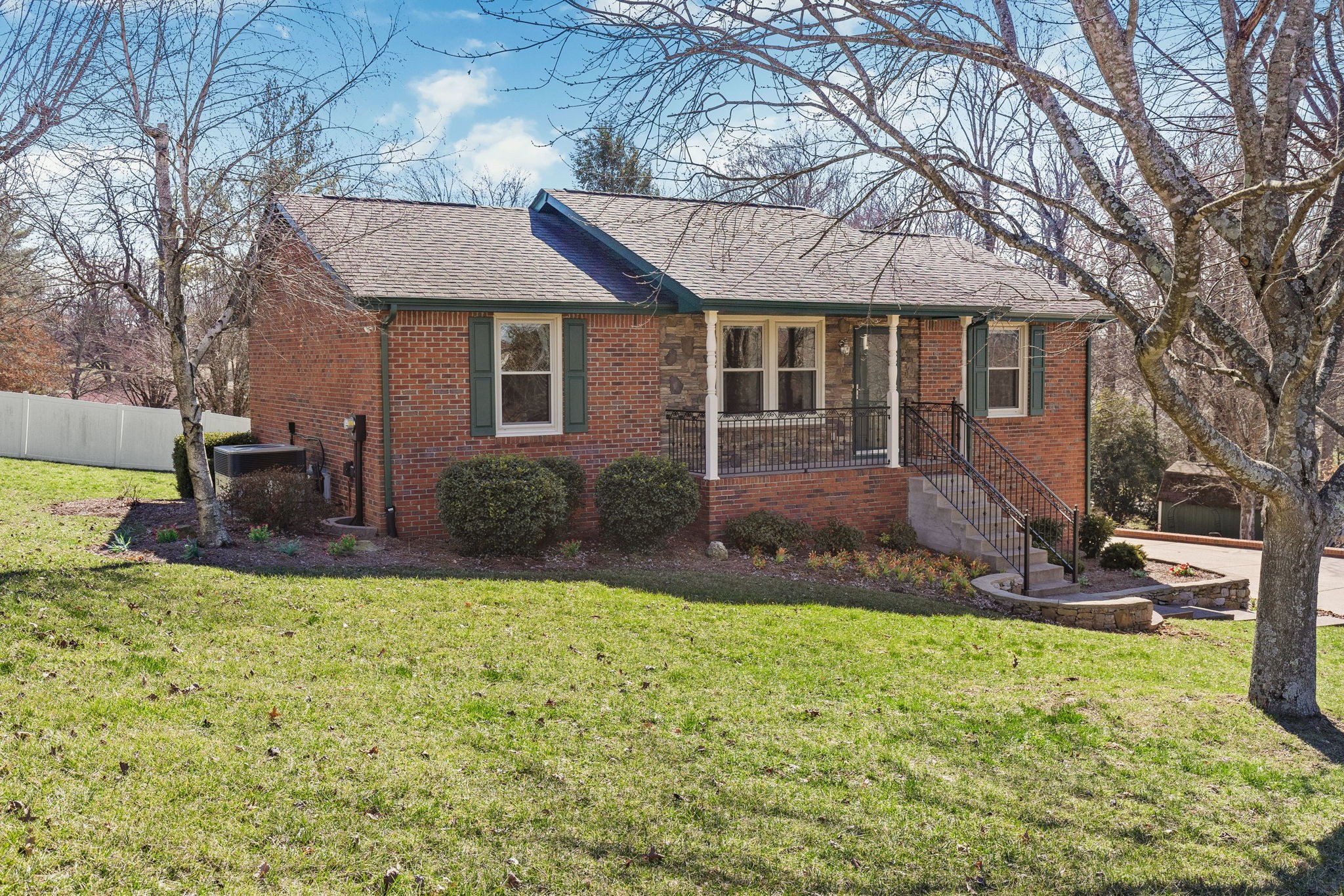 3903 N Hillwood Ct