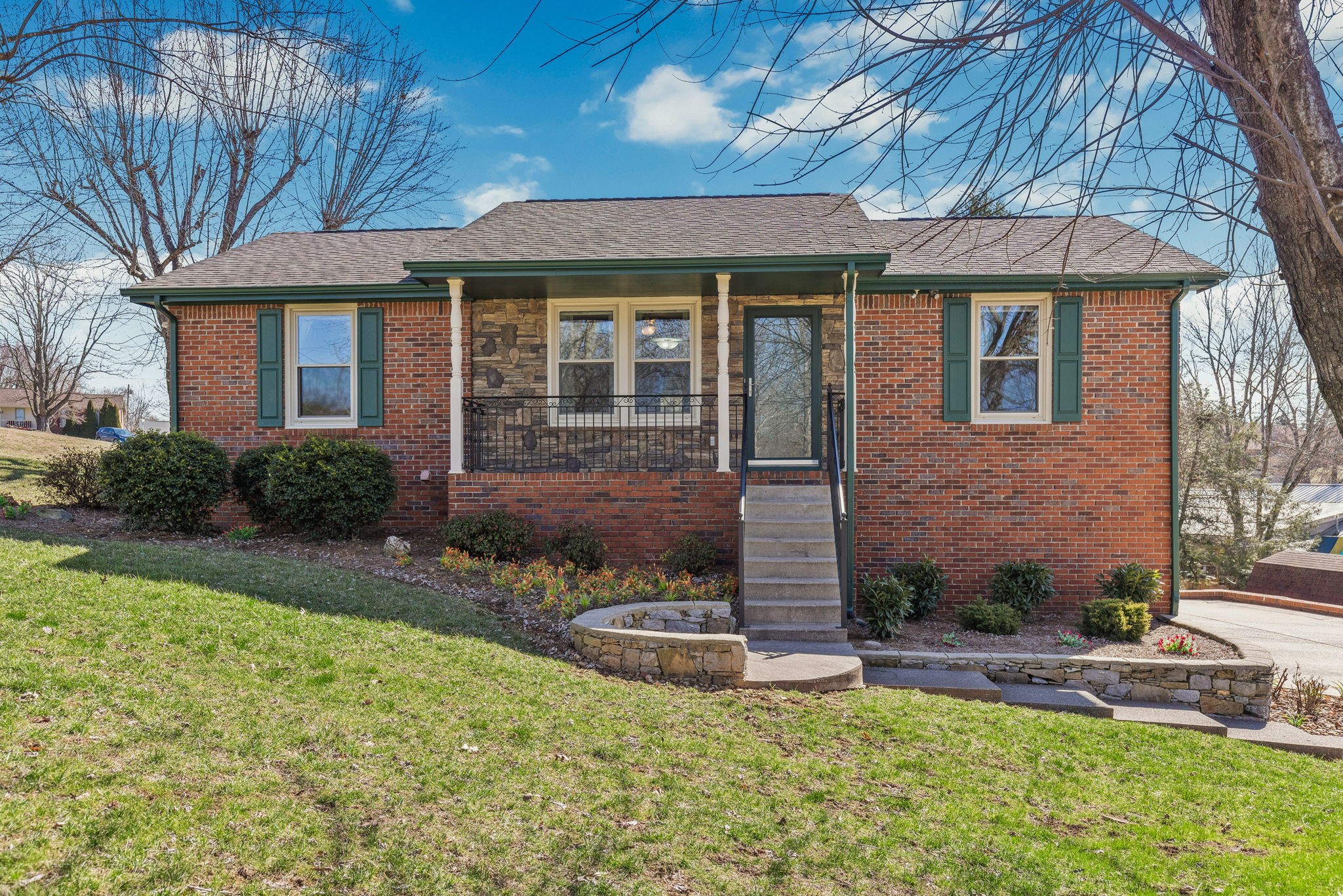 3903 N Hillwood Ct