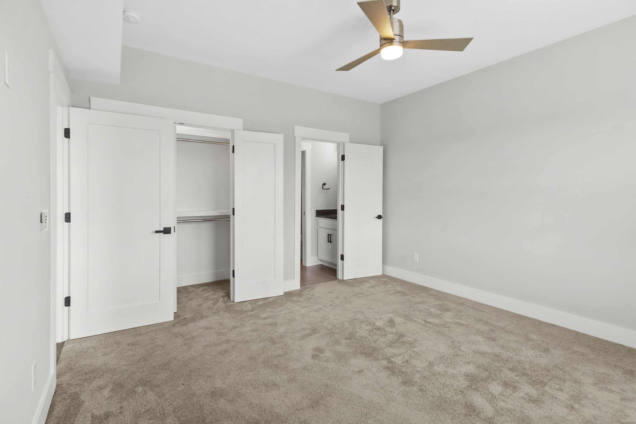 1227 N Avondale Cir