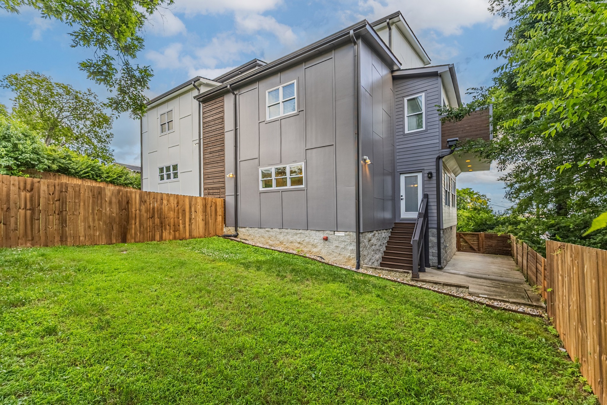 1227 N Avondale Cir
