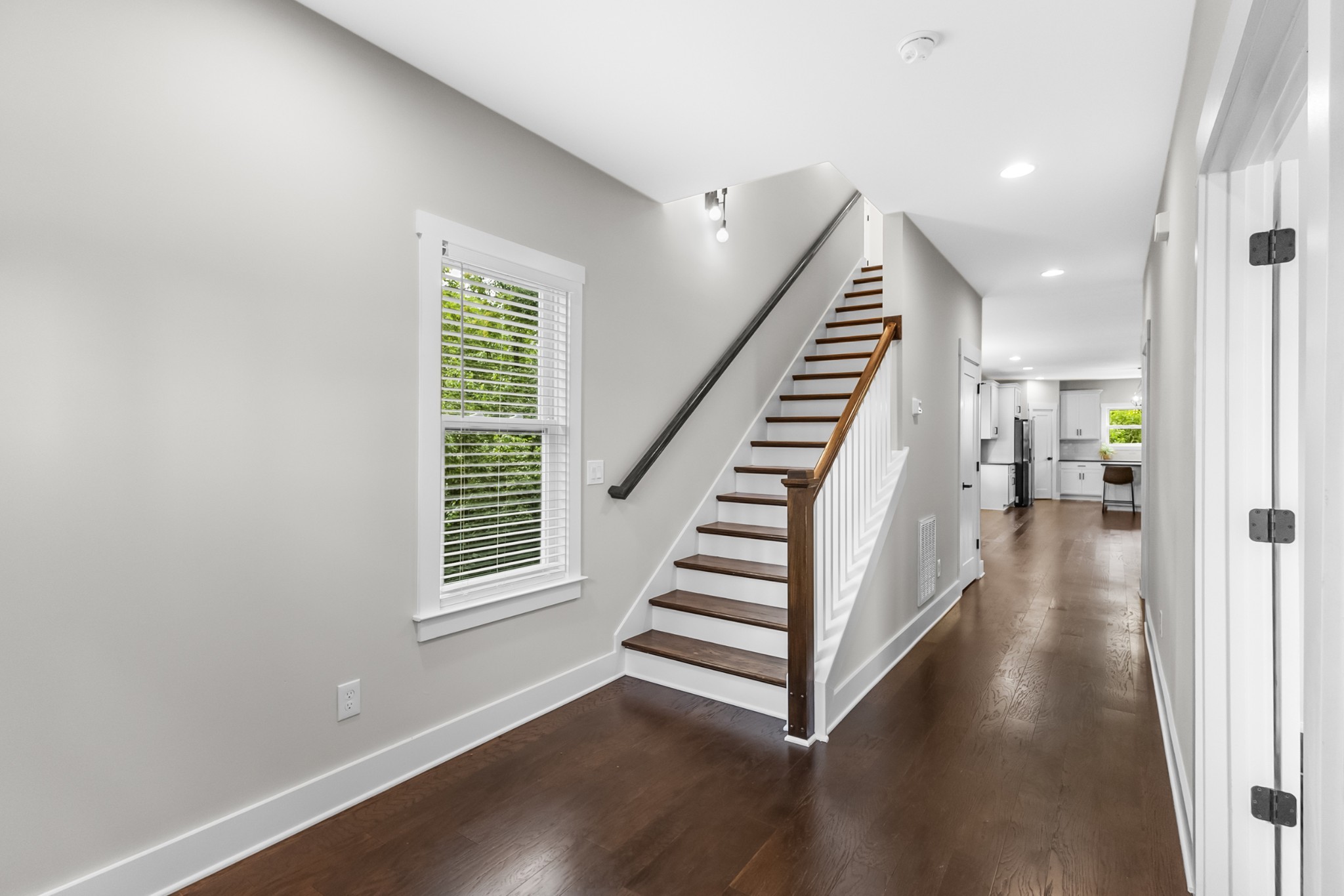1227 N Avondale Cir