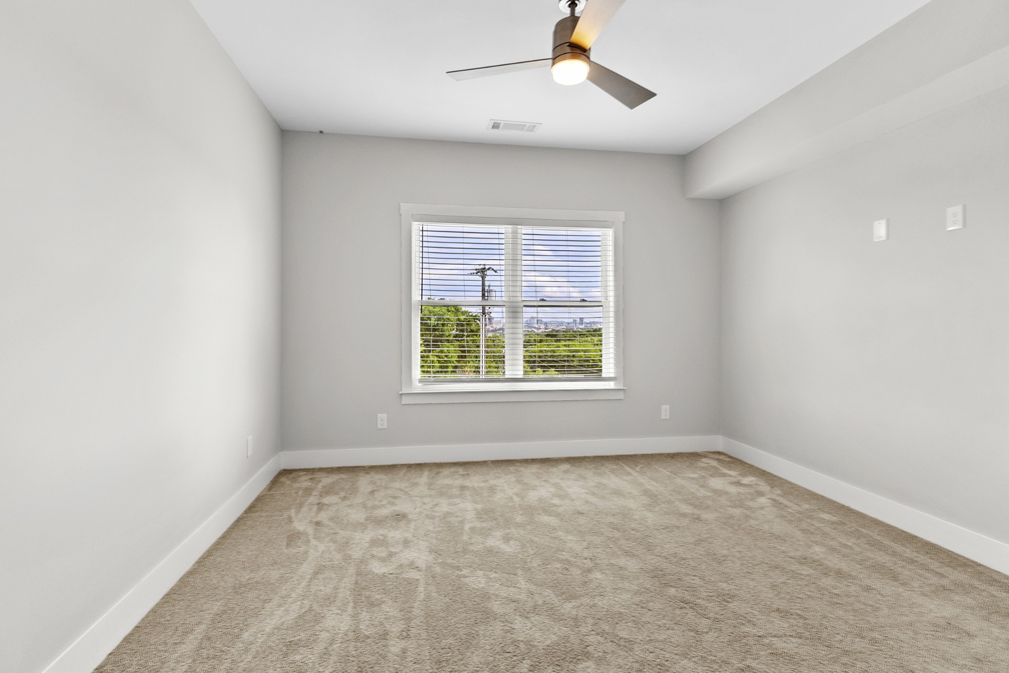1227 N Avondale Cir