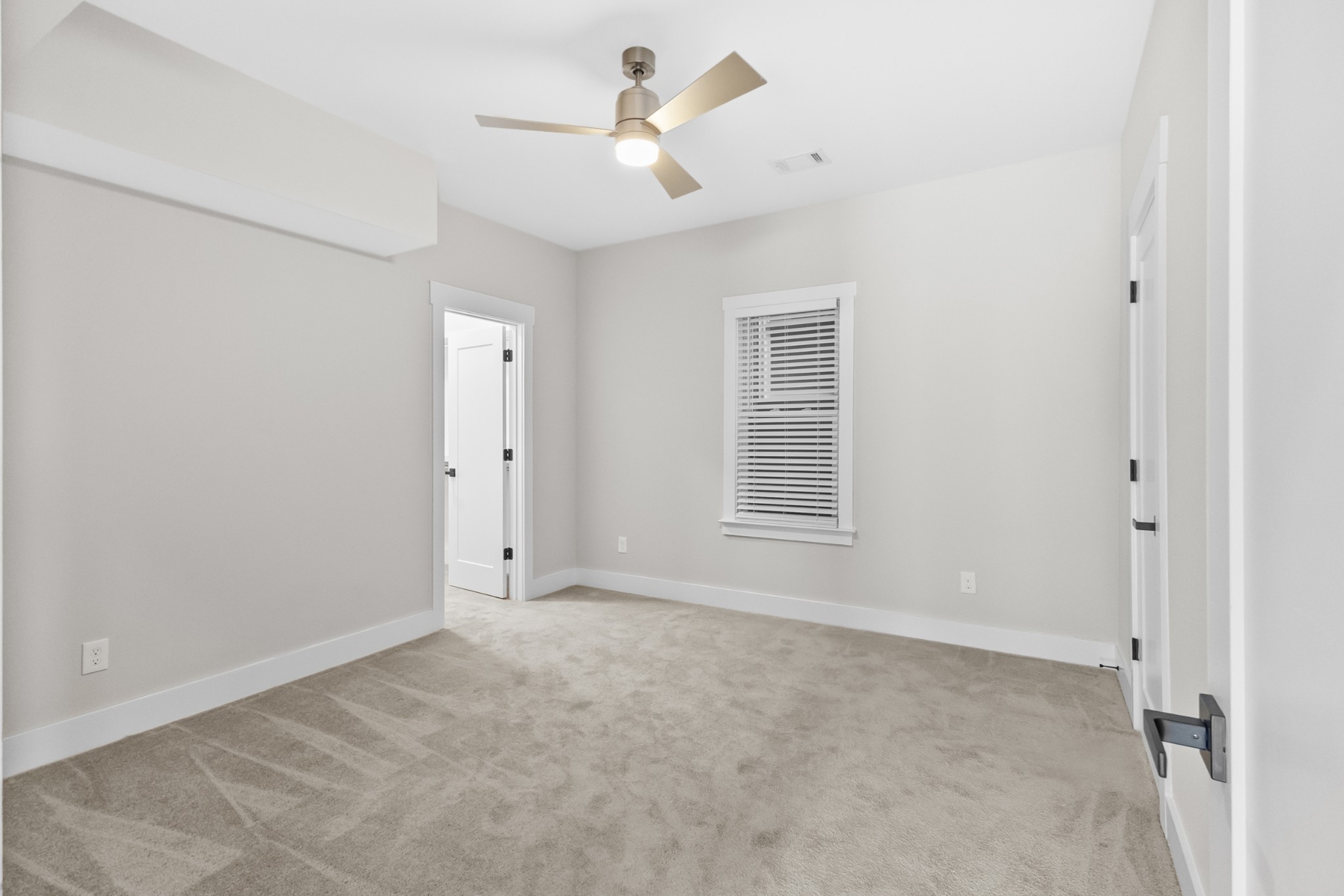 1227 N Avondale Cir