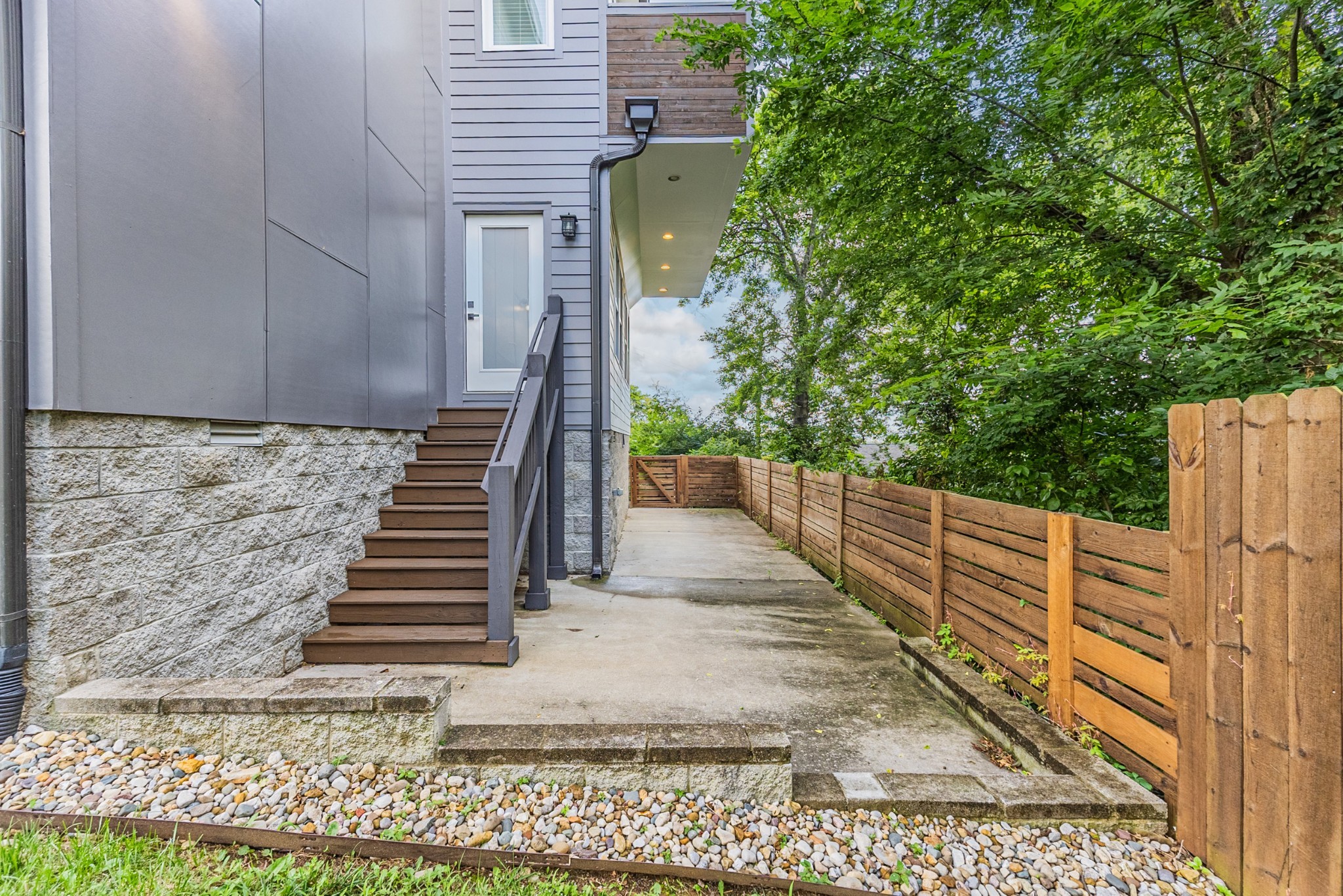 1227 N Avondale Cir