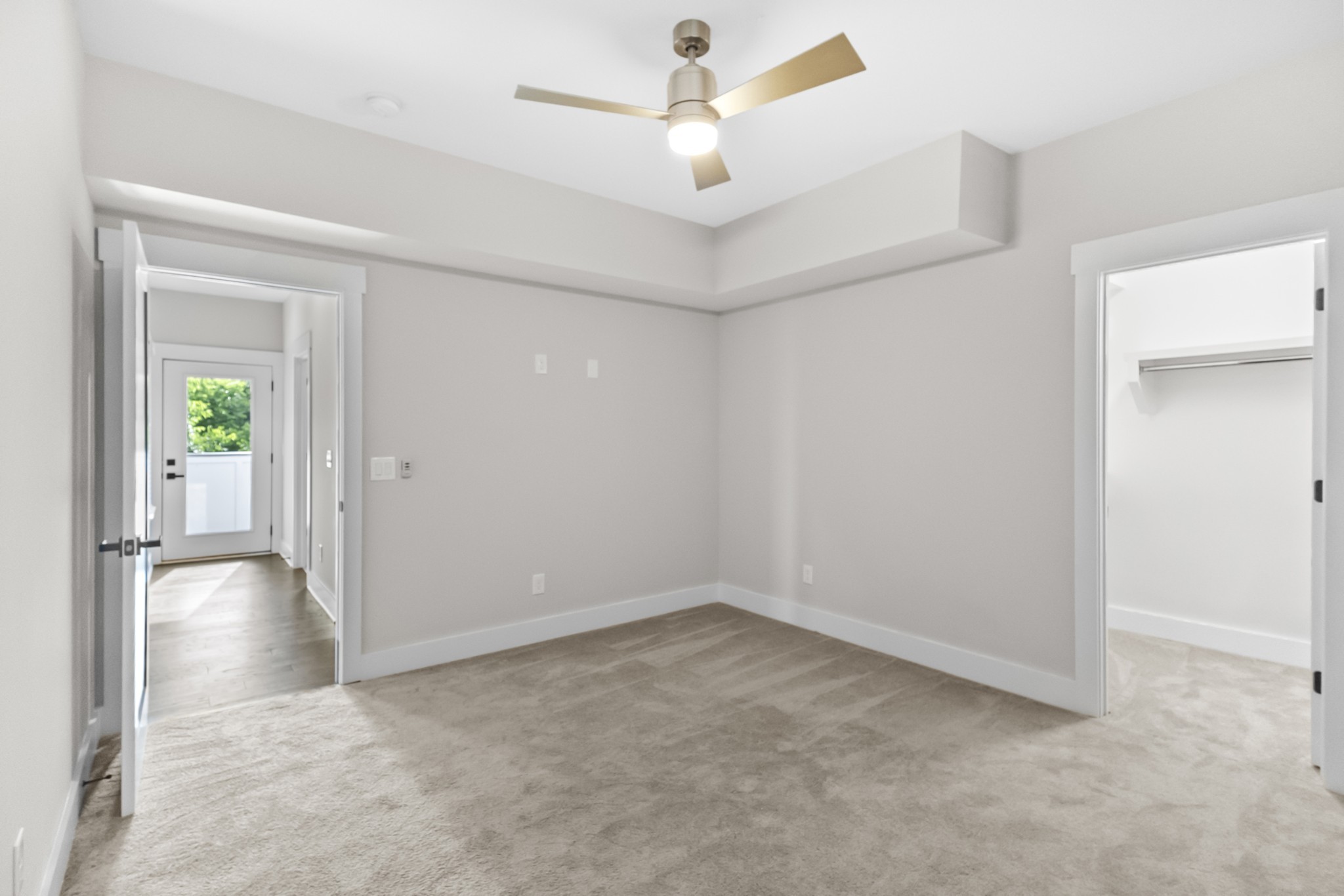 1227 N Avondale Cir